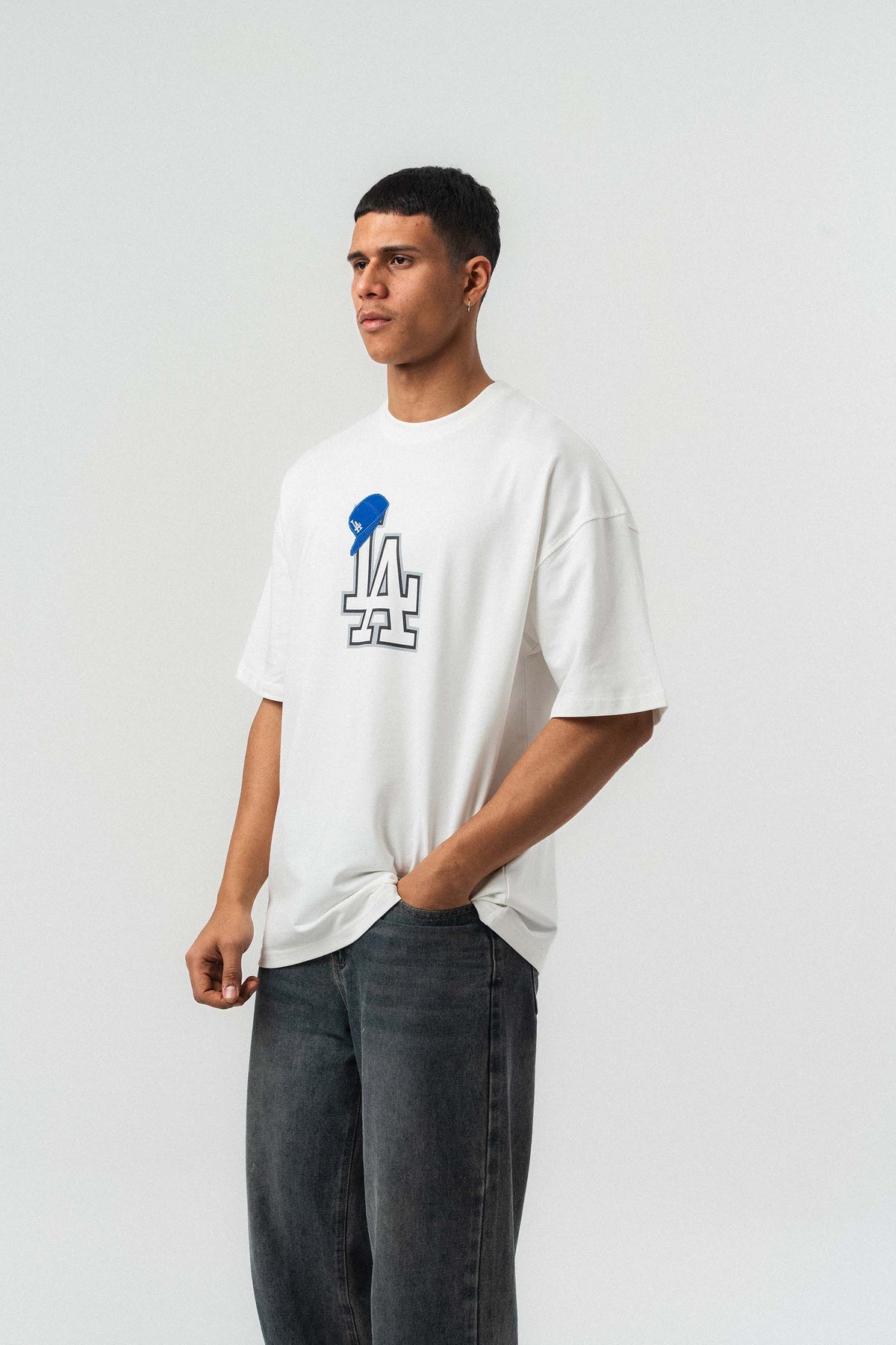 LA Nakış Detaylı Beyaz Oversize Baskılı T-Shirt