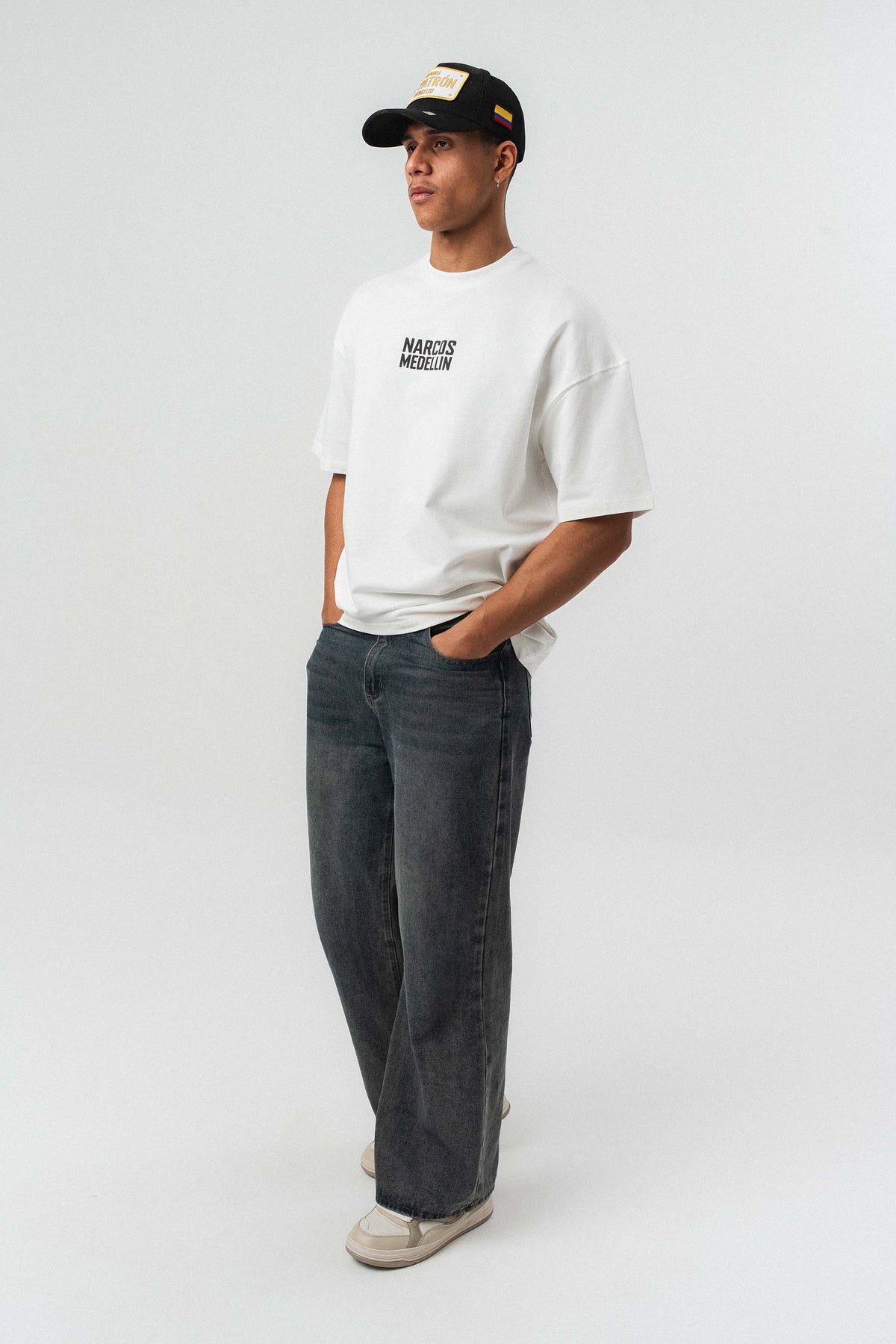 Narcos Medellin Nakış Detaylı Beyaz Oversize Baskılı T-Shirt