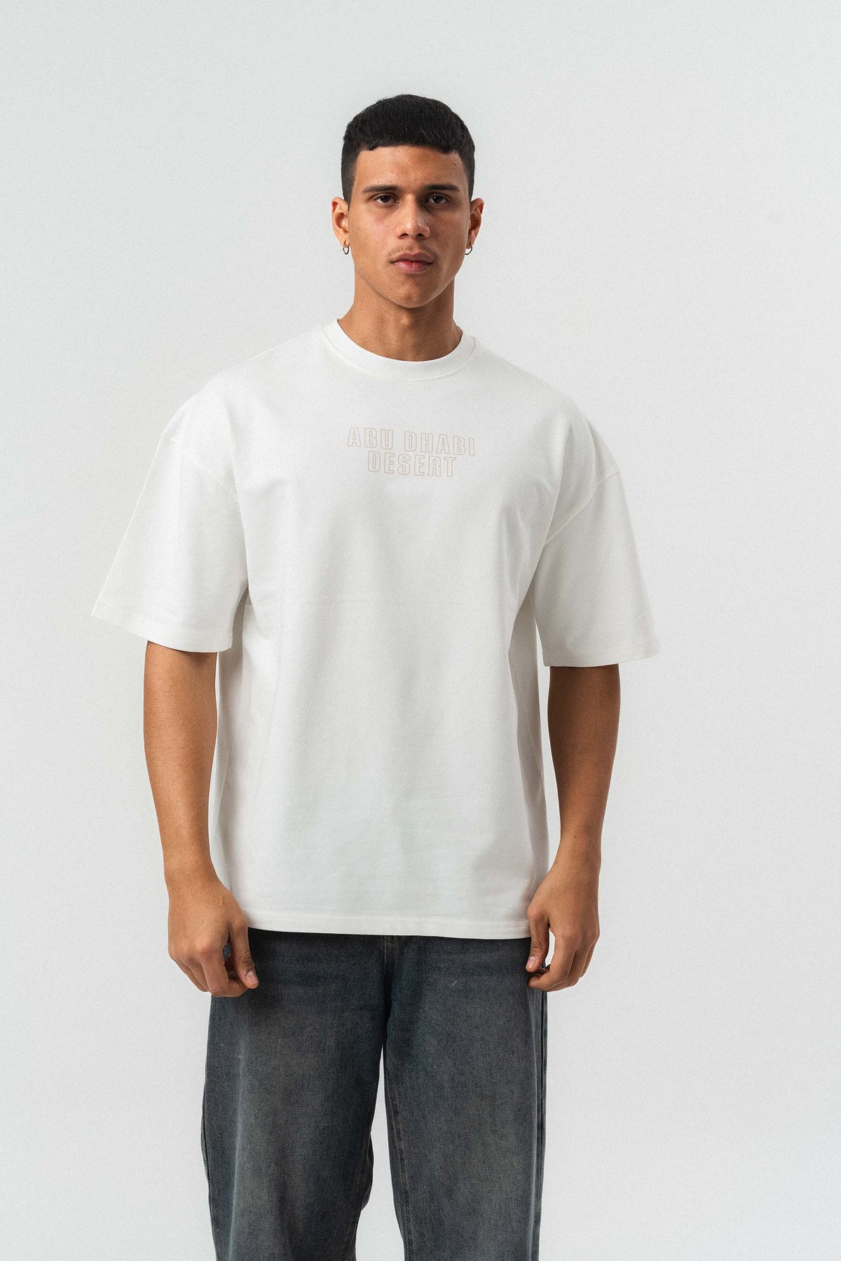 Abu Dabi Gold Kabartma Desenli Beyaz Oversize Baskılı T-Shirt