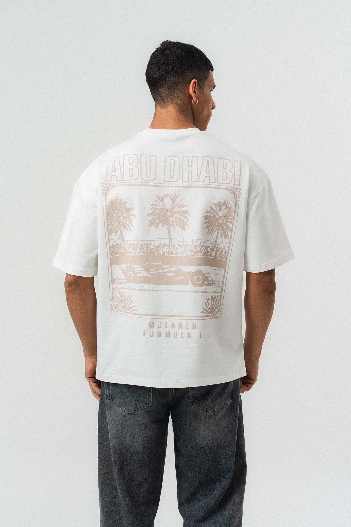 Abu Dabi Gold Kabartma Desenli Beyaz Oversize Baskılı T-Shirt