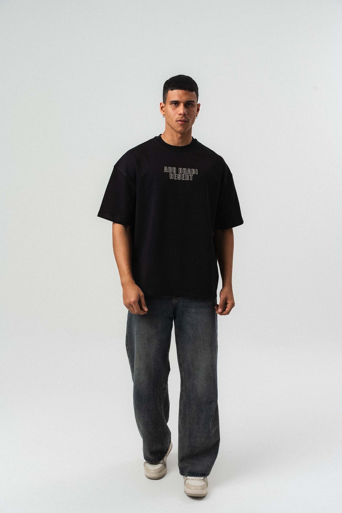 Abu Dabi Gold Kabartma Desenli Siyah Oversize Baskılı T-Shirt