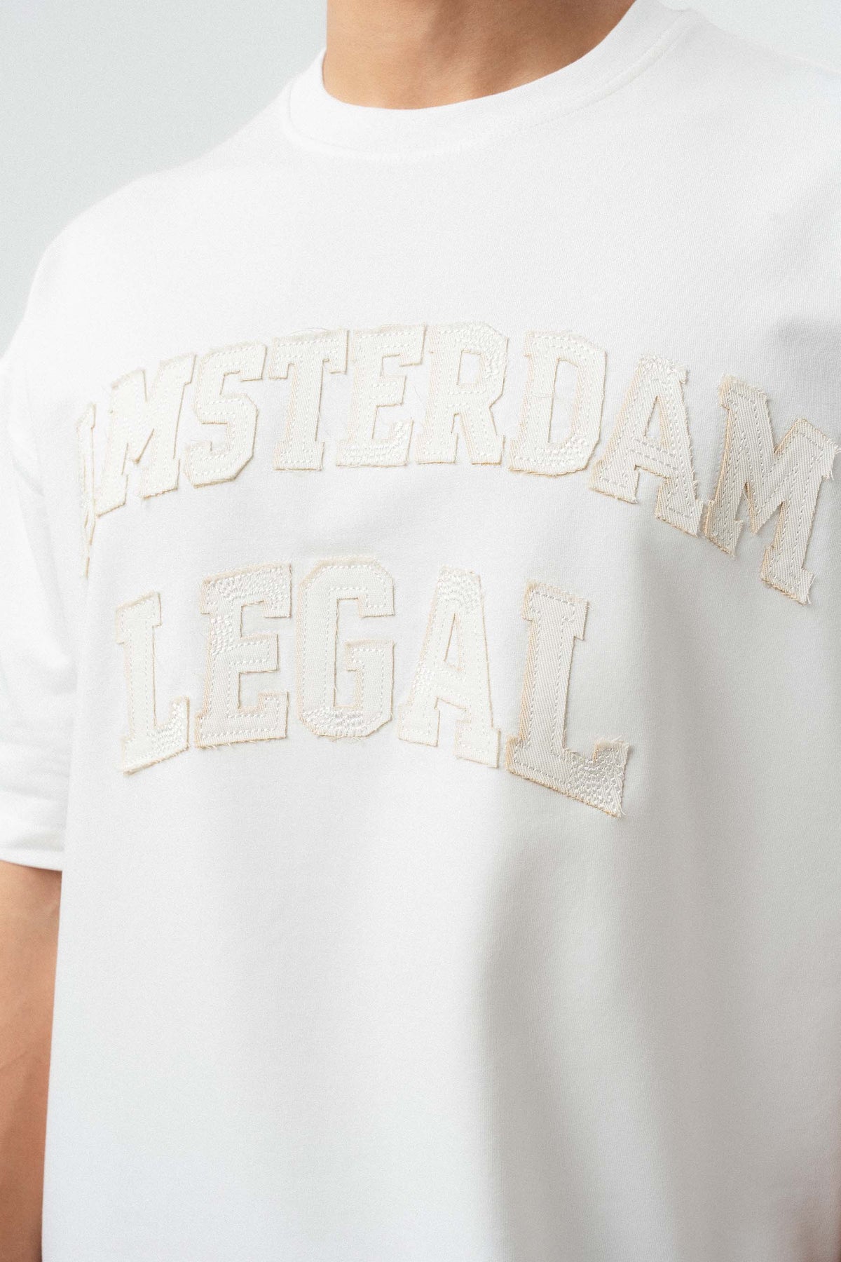 Amsterdam Legal Nakış Detaylı Beyaz Oversize Baskılı T-Shirt