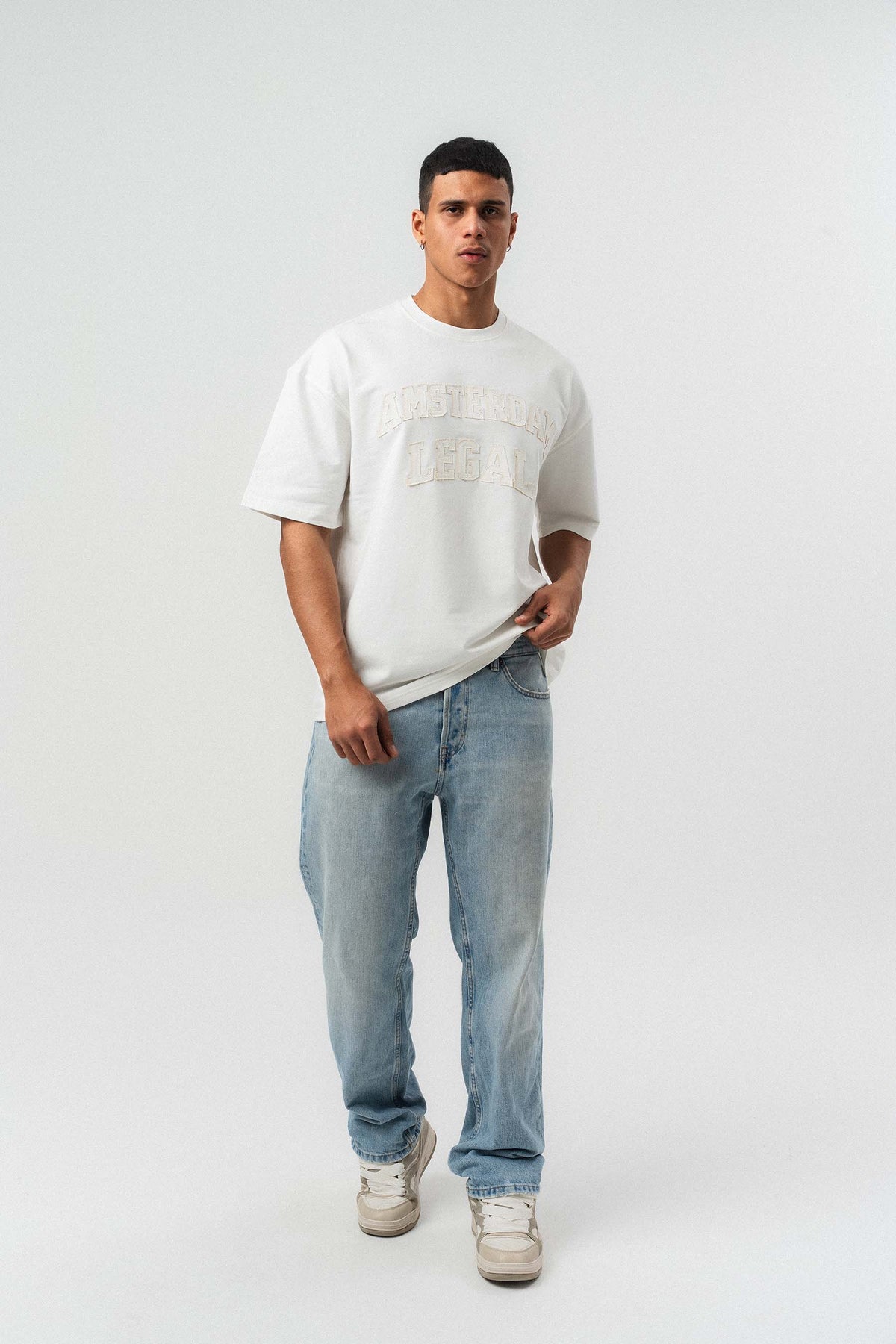 Amsterdam Legal Nakış Detaylı Beyaz Oversize Baskılı T-Shirt