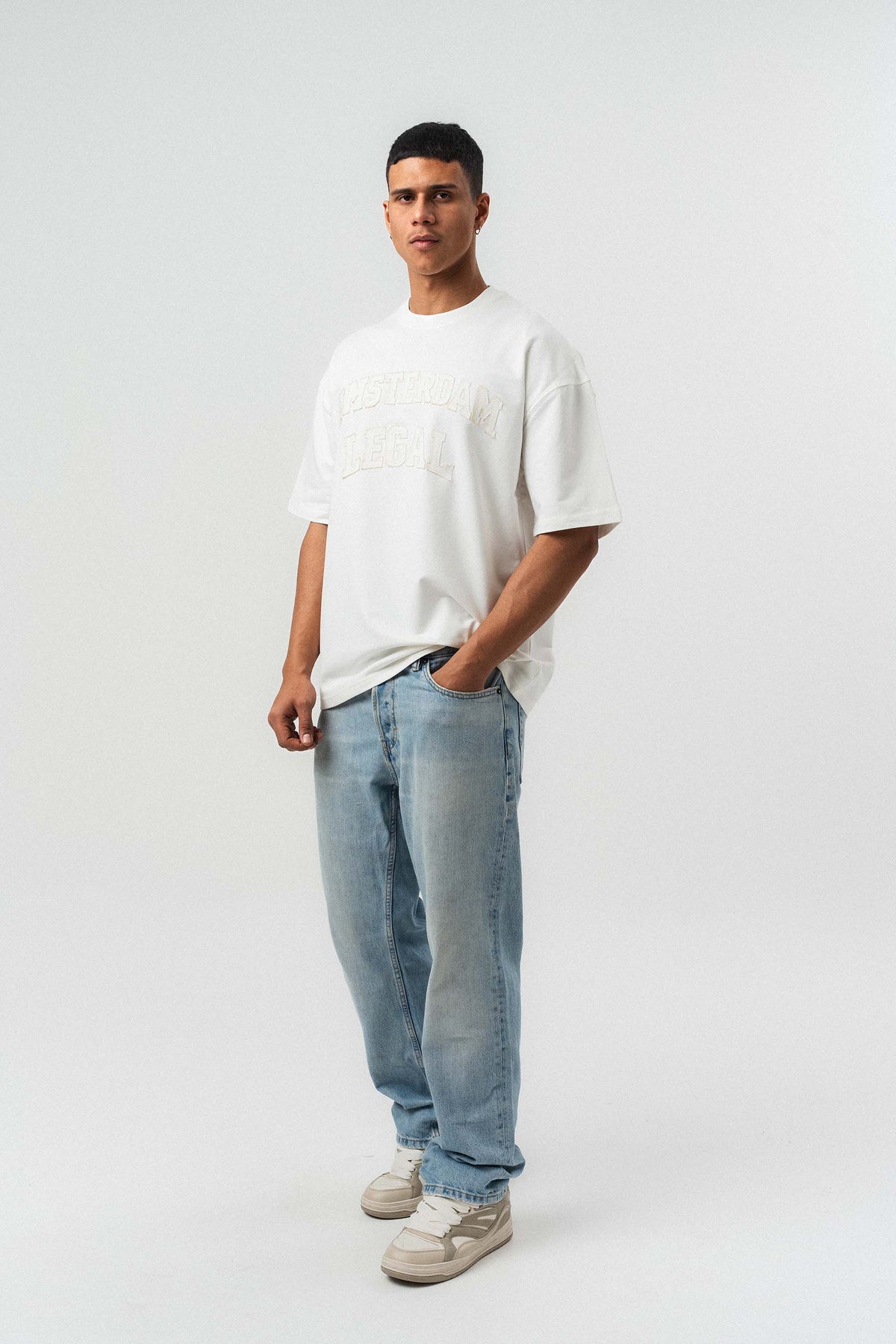 Amsterdam Legal Nakış Detaylı Beyaz Oversize Baskılı T-Shirt