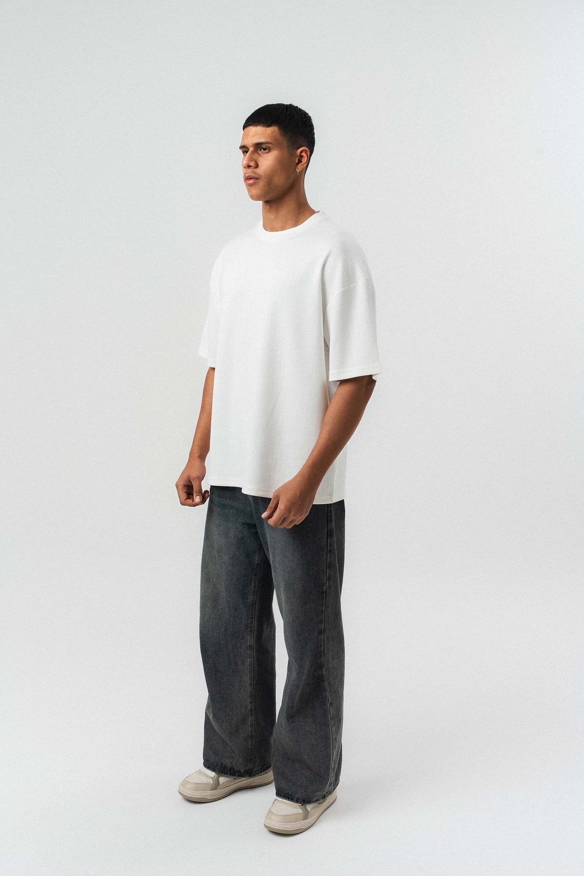 Nakış Detaylı Çizgili Premium Oversize T-Shirt Beyaz