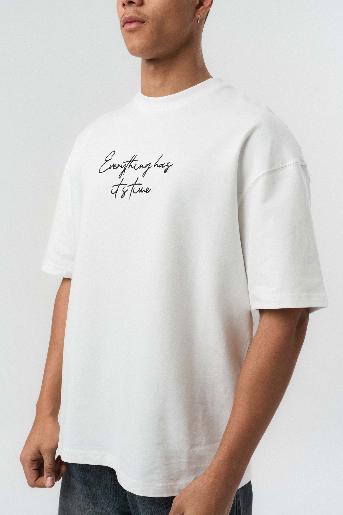Everything Has Its Time Arkası Desenli Beyaz Oversize Baskılı T-Shirt