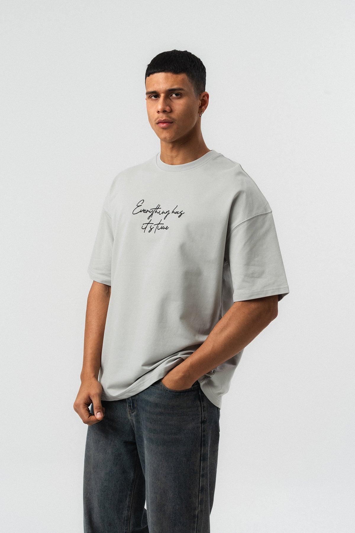 Everything Has Its Time Arkası Desenli Gri Oversize Baskılı T-Shirt