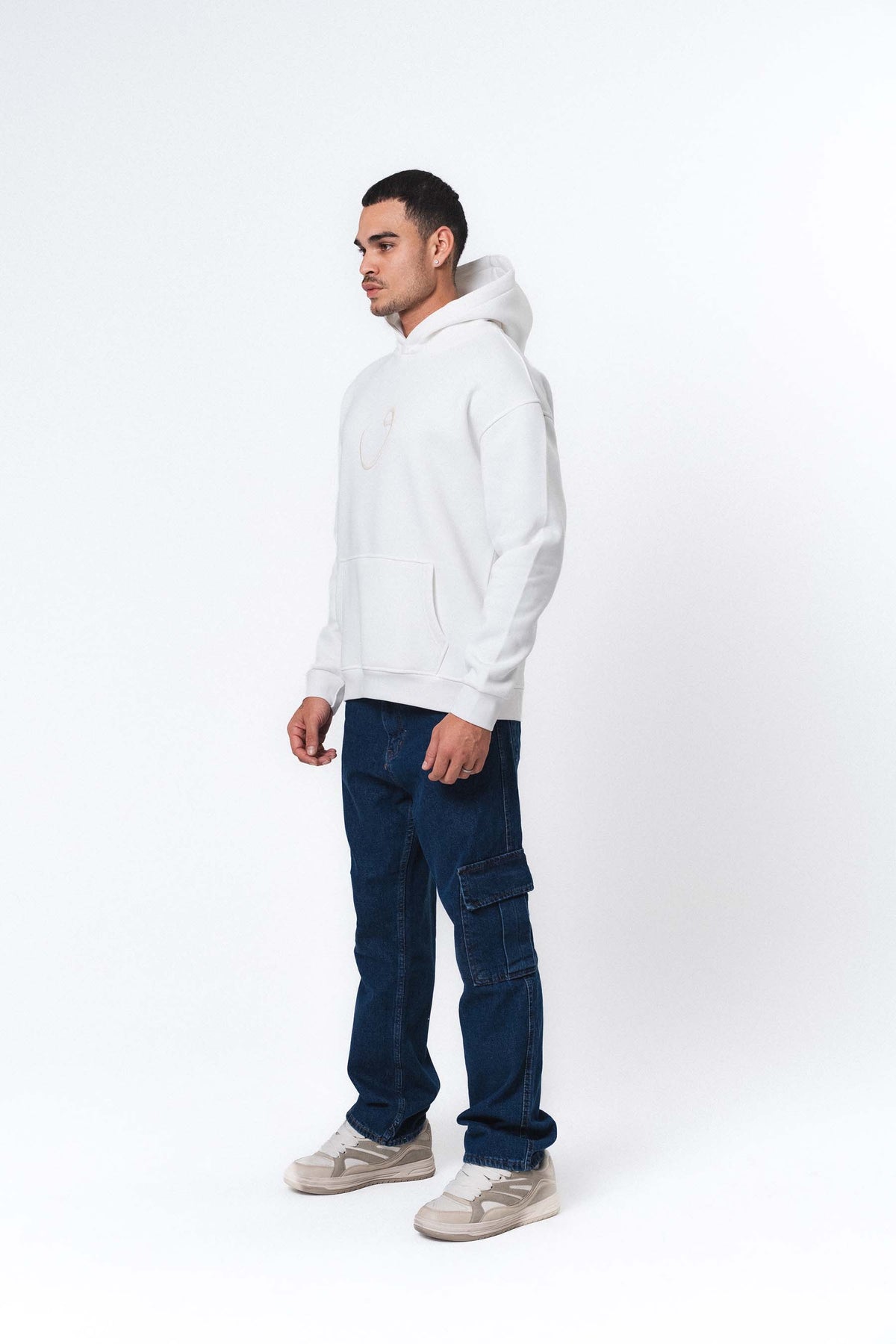 Etnik Tasarım V Harfi Beyaz Oversize Hoodie