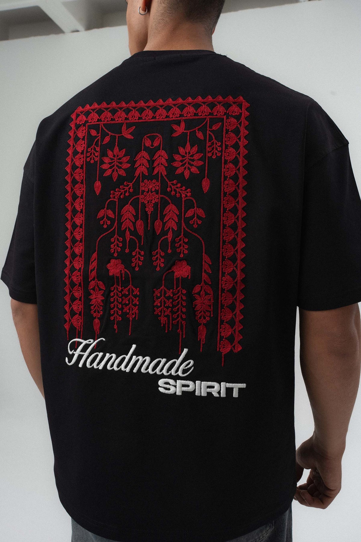 Handmade Sprit Etnik Desenli Nakış Detaylı Siyah Oversize Baskılı T-Shirt