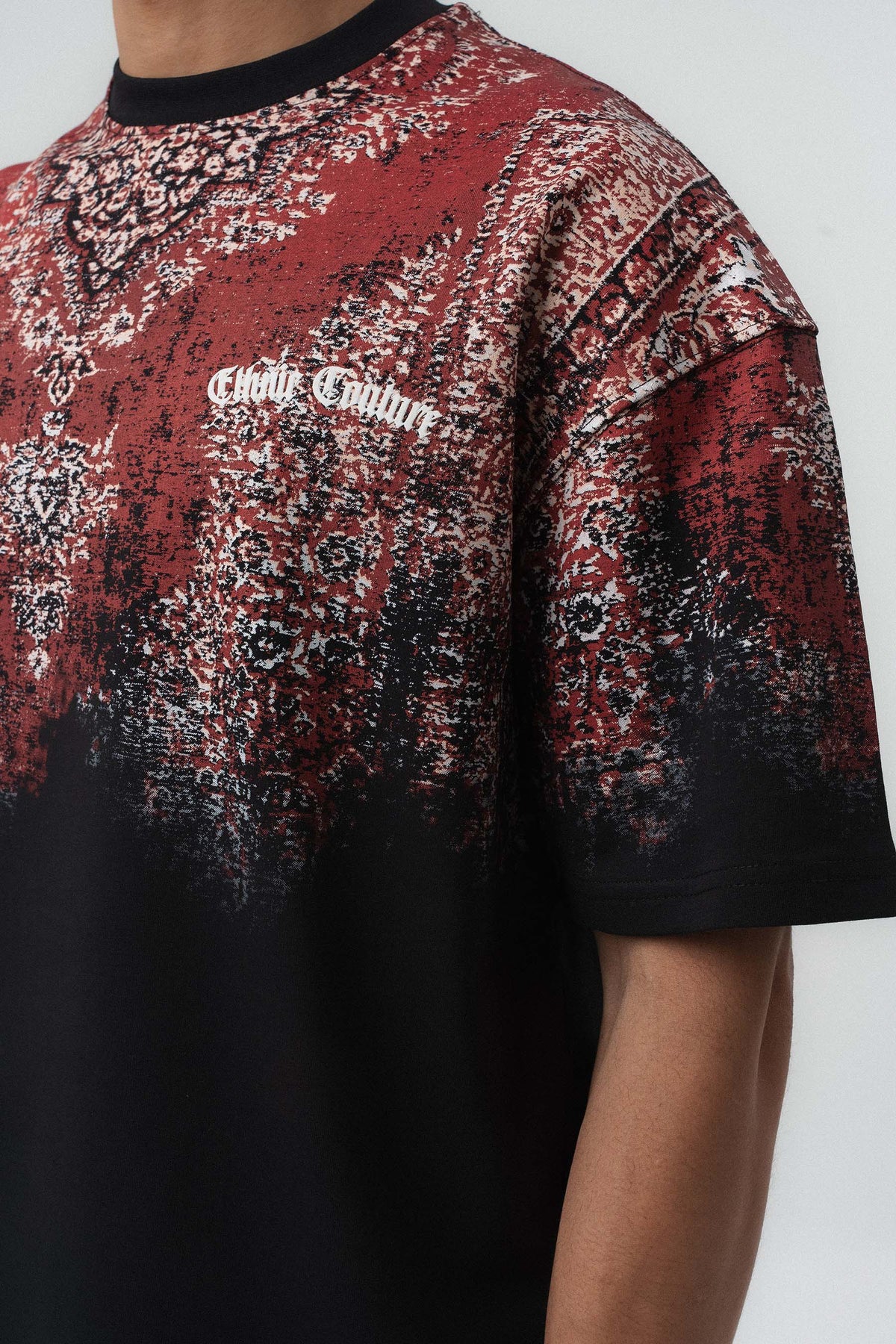 Etnik Desen Nakış Detaylı Kabartmalı Siyah Oversize Baskılı T-Shirt
