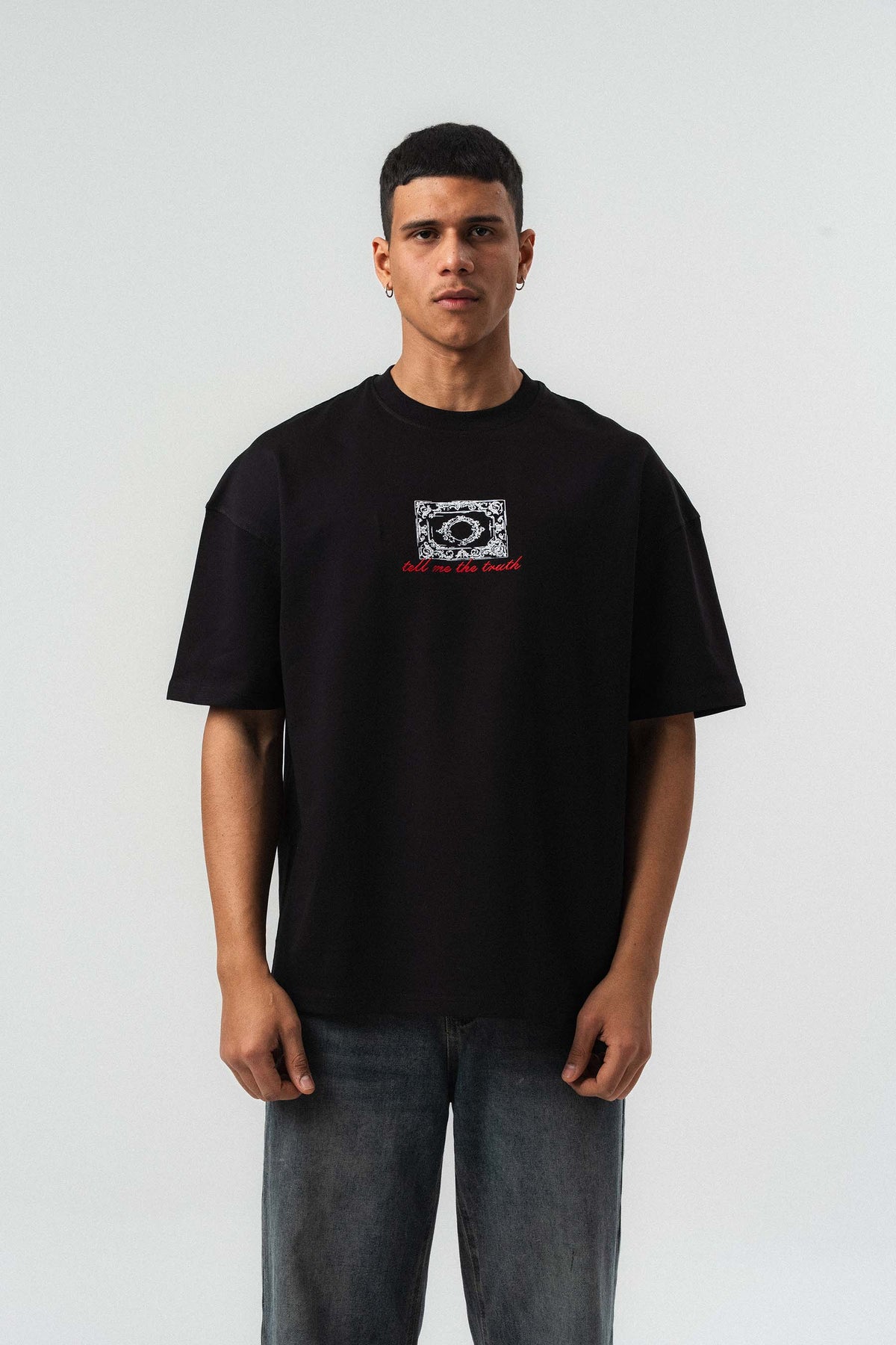 Tell me The Truth Nakış Detaylı Siyah Oversize Baskılı T-Shirt