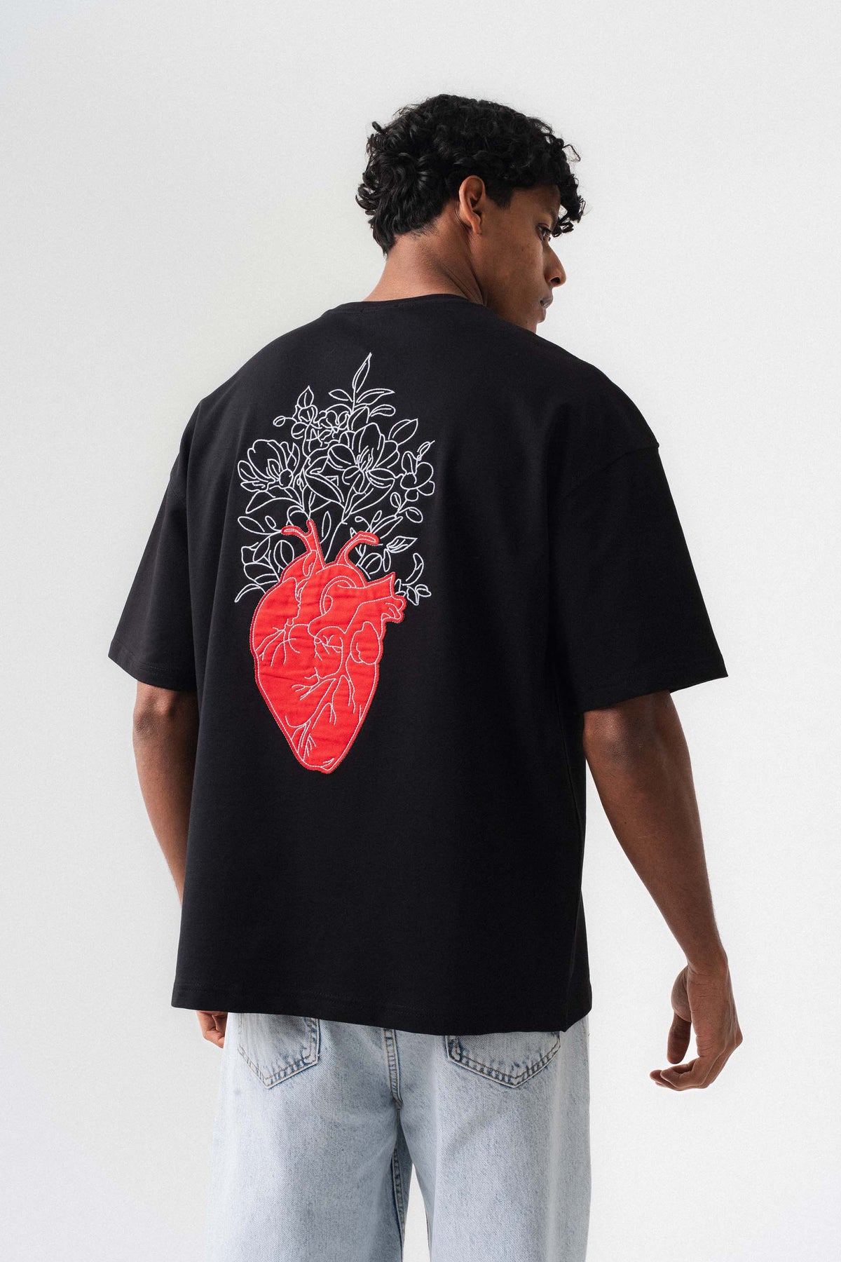 Who Holds My Heart Siyah Oversize Baskılı T-Shirt
