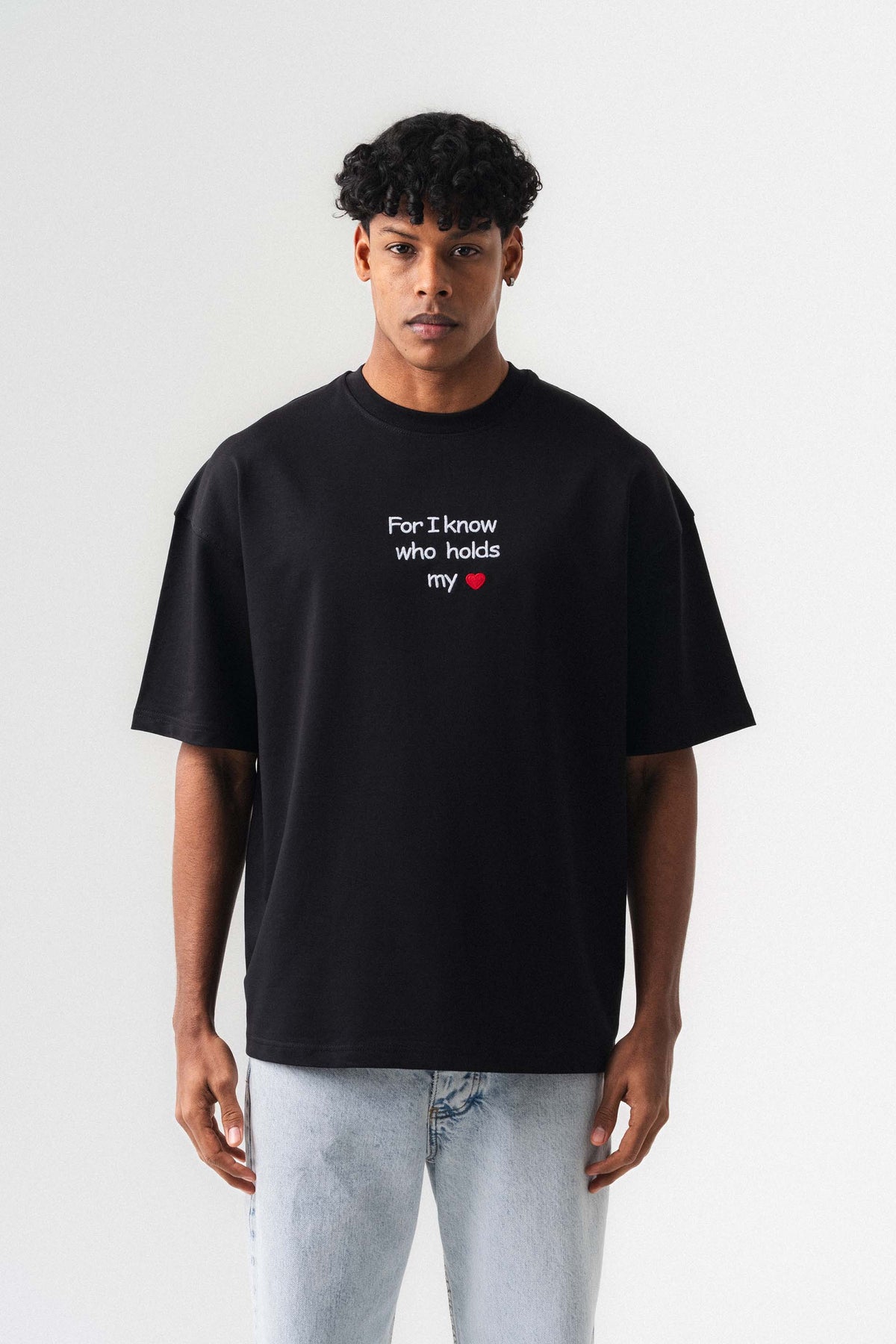 Who Holds My Heart Siyah Oversize Baskılı T-Shirt