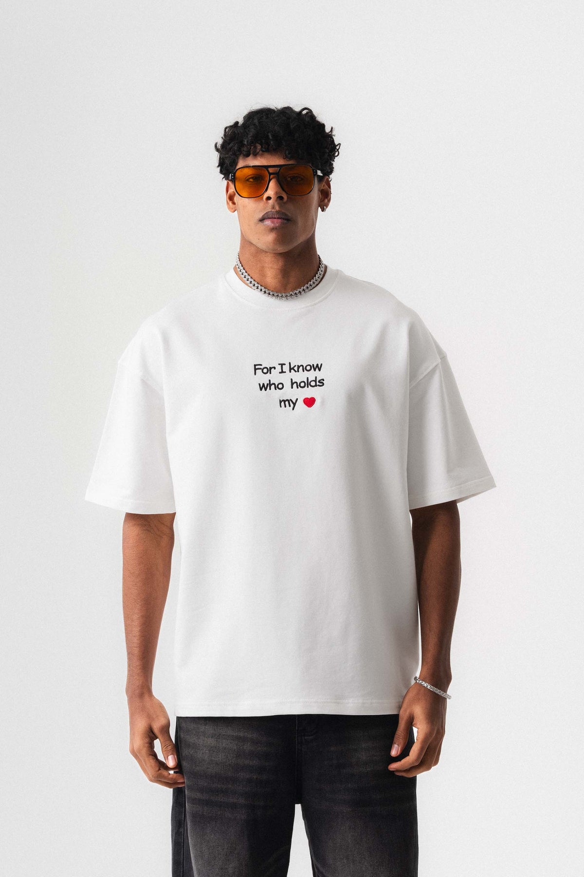 Who Holds My Heart Beyaz Oversize Baskılı T-Shirt