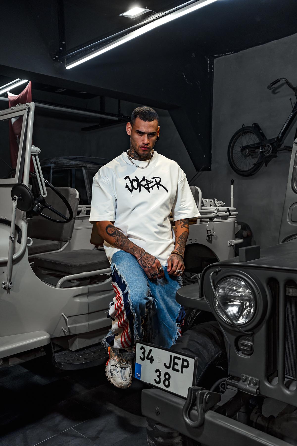 Joker Mor Ceketli Patch Baskı Oversize Beyaz Tshirt
