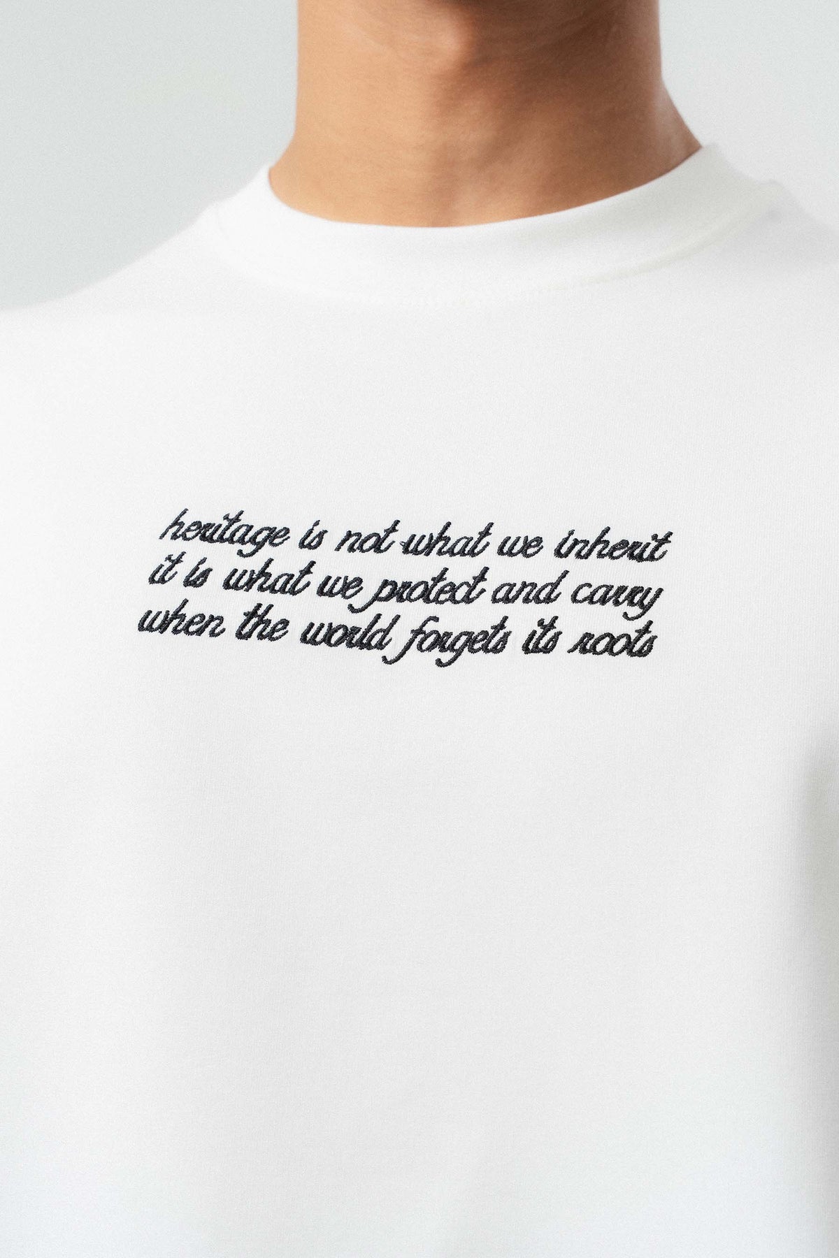 Metin Detaylı Etnik Desen Beyaz Oversize Baskılı T-Shirt