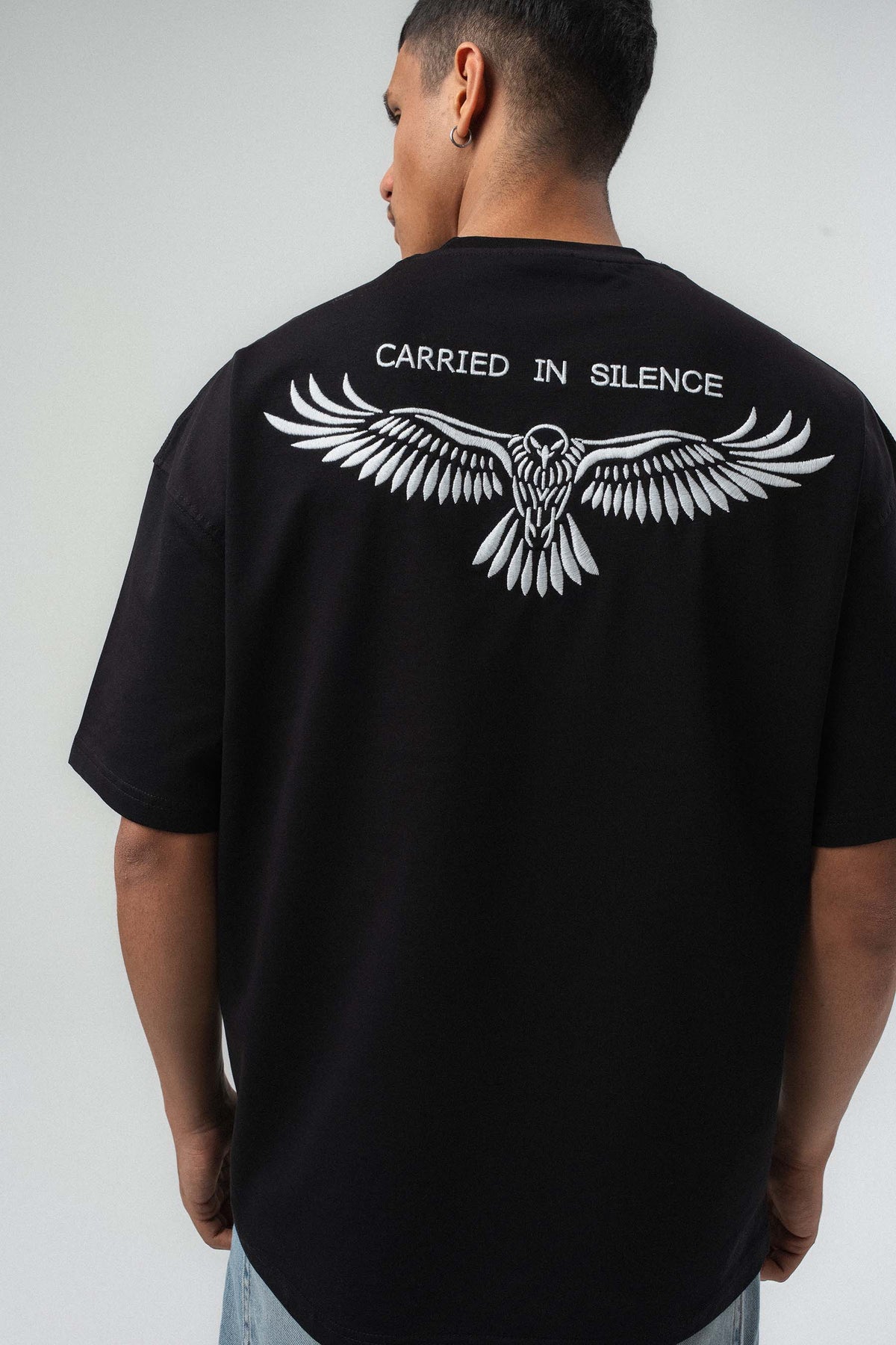 Motifli Nakış Detaylı Siyah Oversize Baskılı T-Shirt