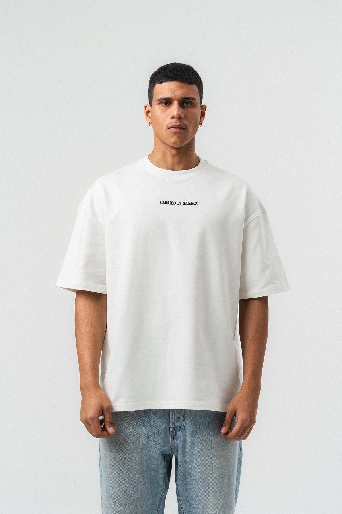 Motifli Nakış Detaylı Beyaz Oversize Baskılı T-Shirt