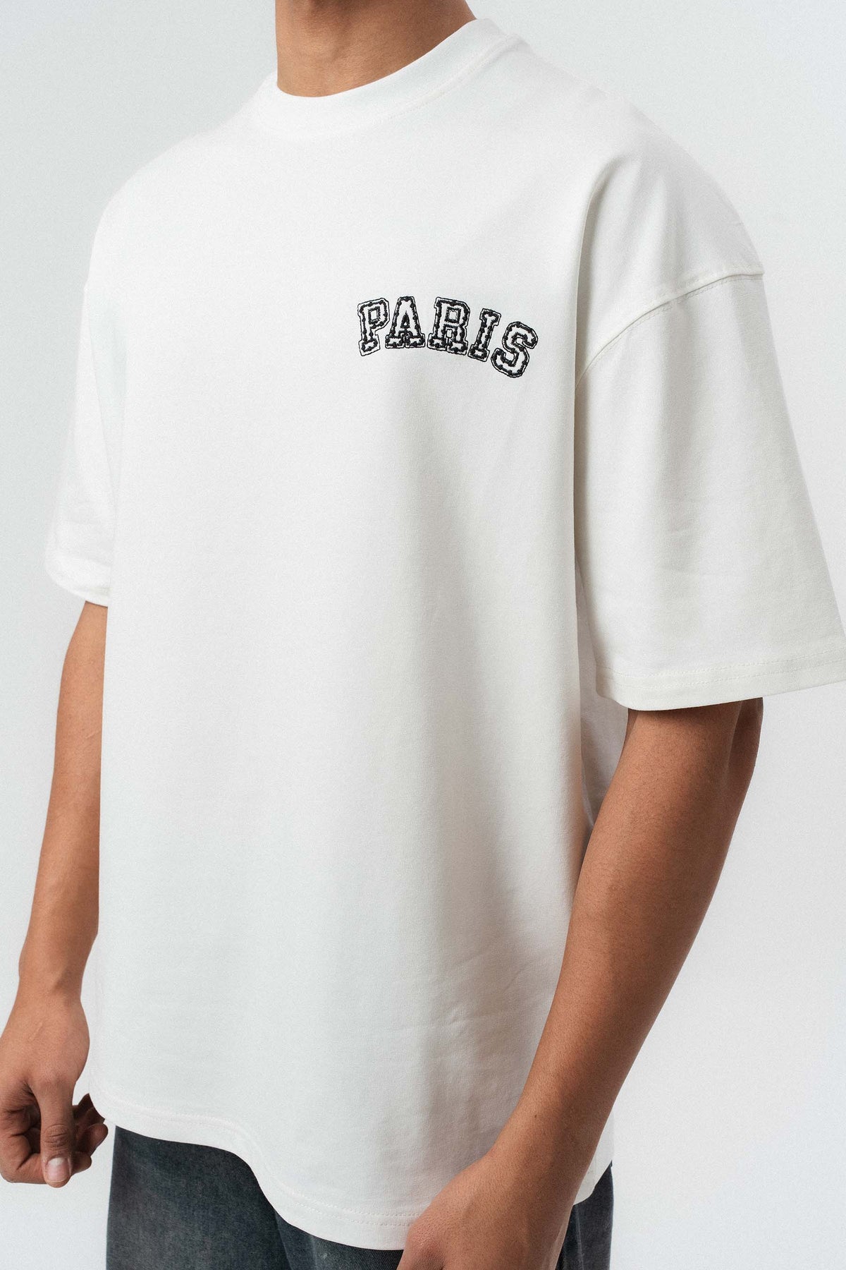 Paris Nakış Detaylı Beyaz Oversize Baskılı T-Shirt