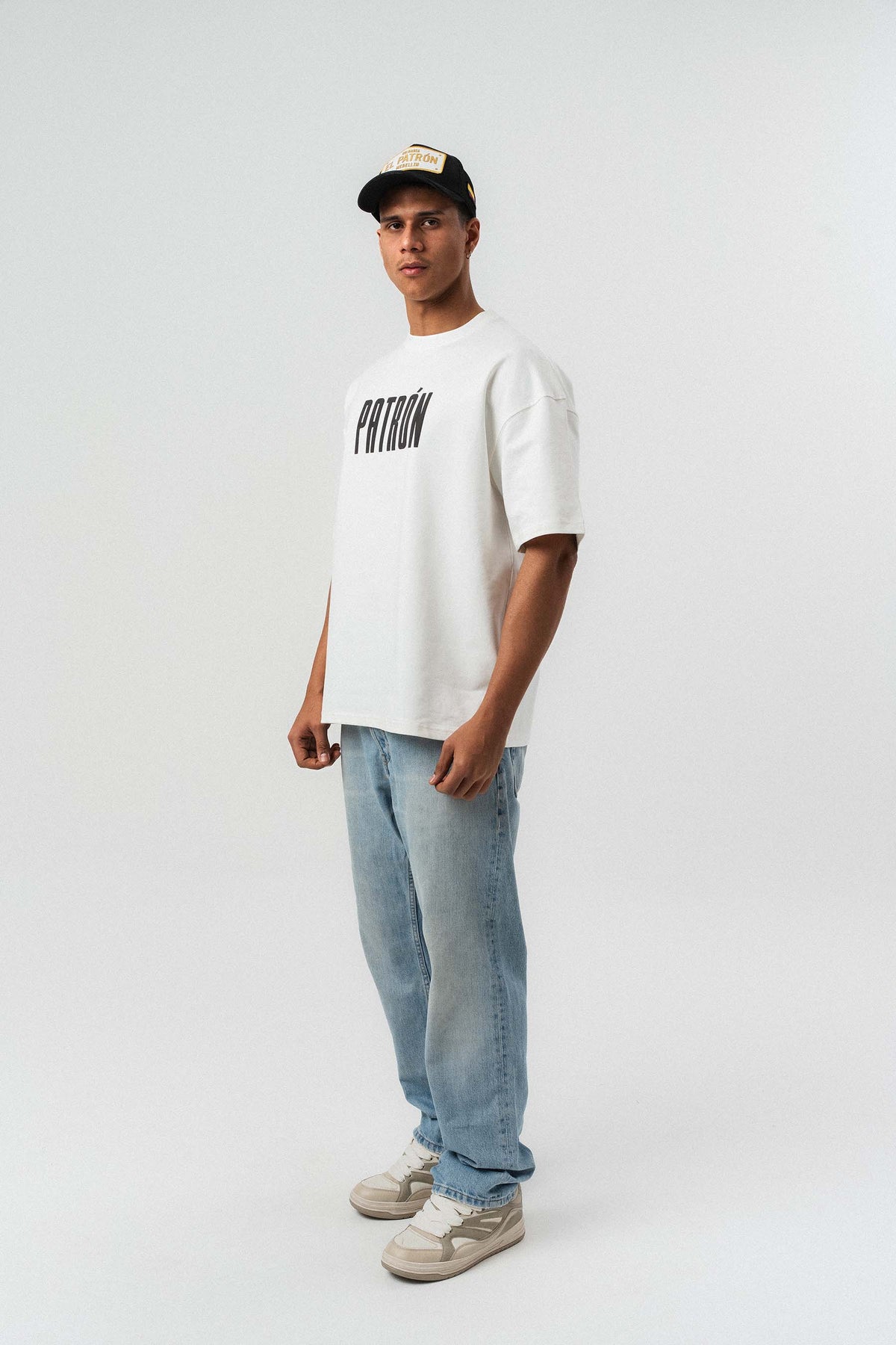 Patron Kabartmalı Beyaz Oversize Baskılı T-Shirt