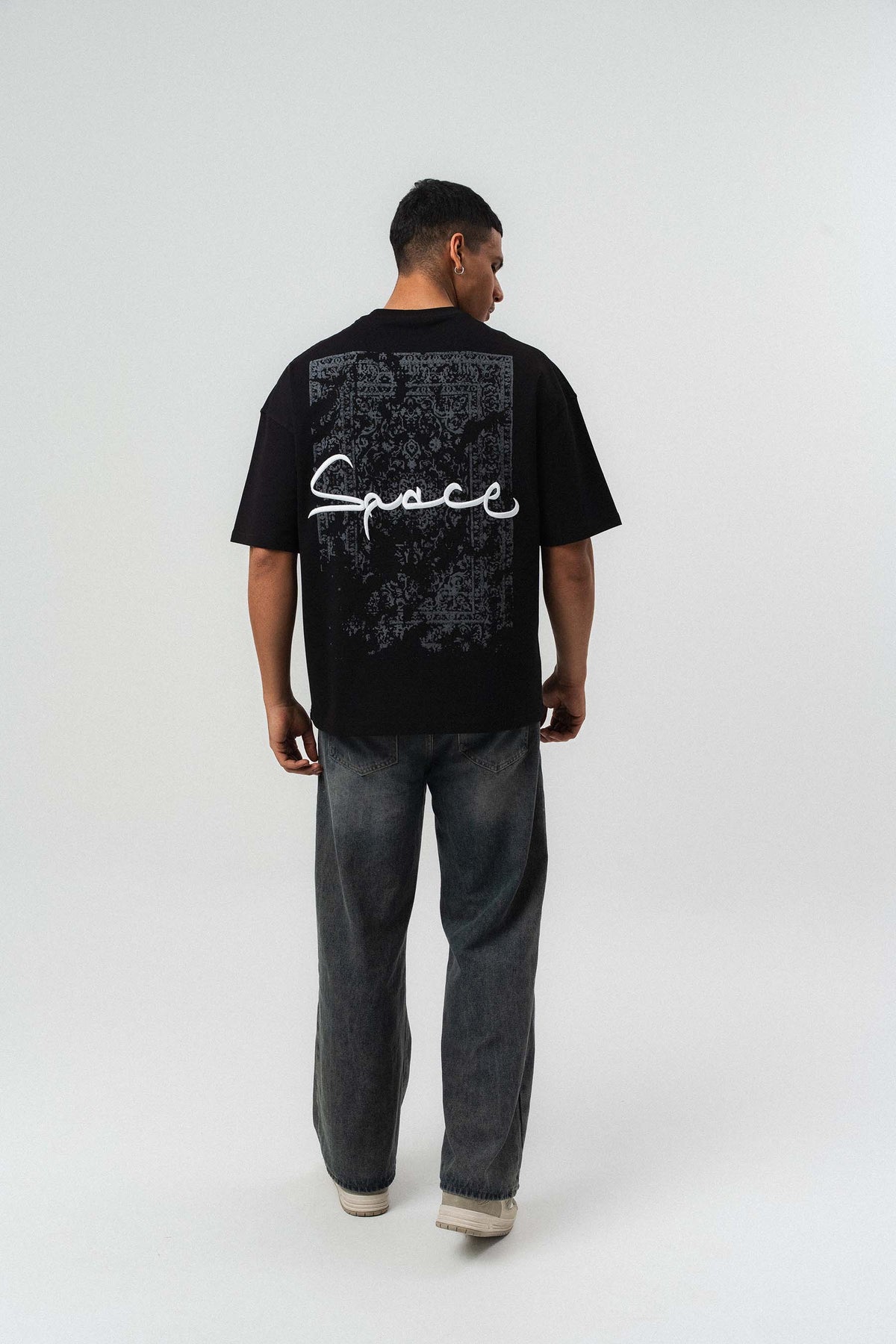 Space Etnik Desen Nakış Detaylı Siyah Oversize Baskılı T-Shirt