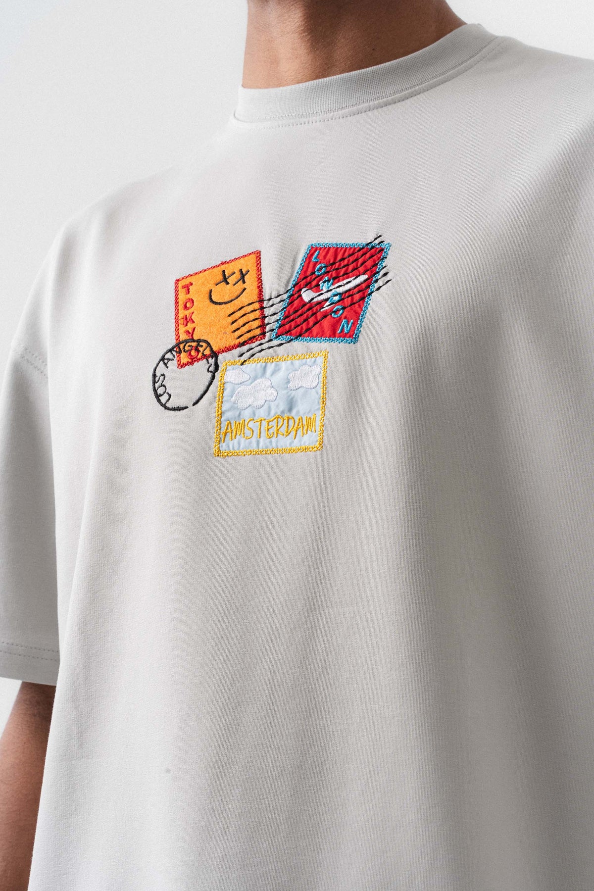 Tokyo Patchli Gri Oversize Baskılı T-Shirt