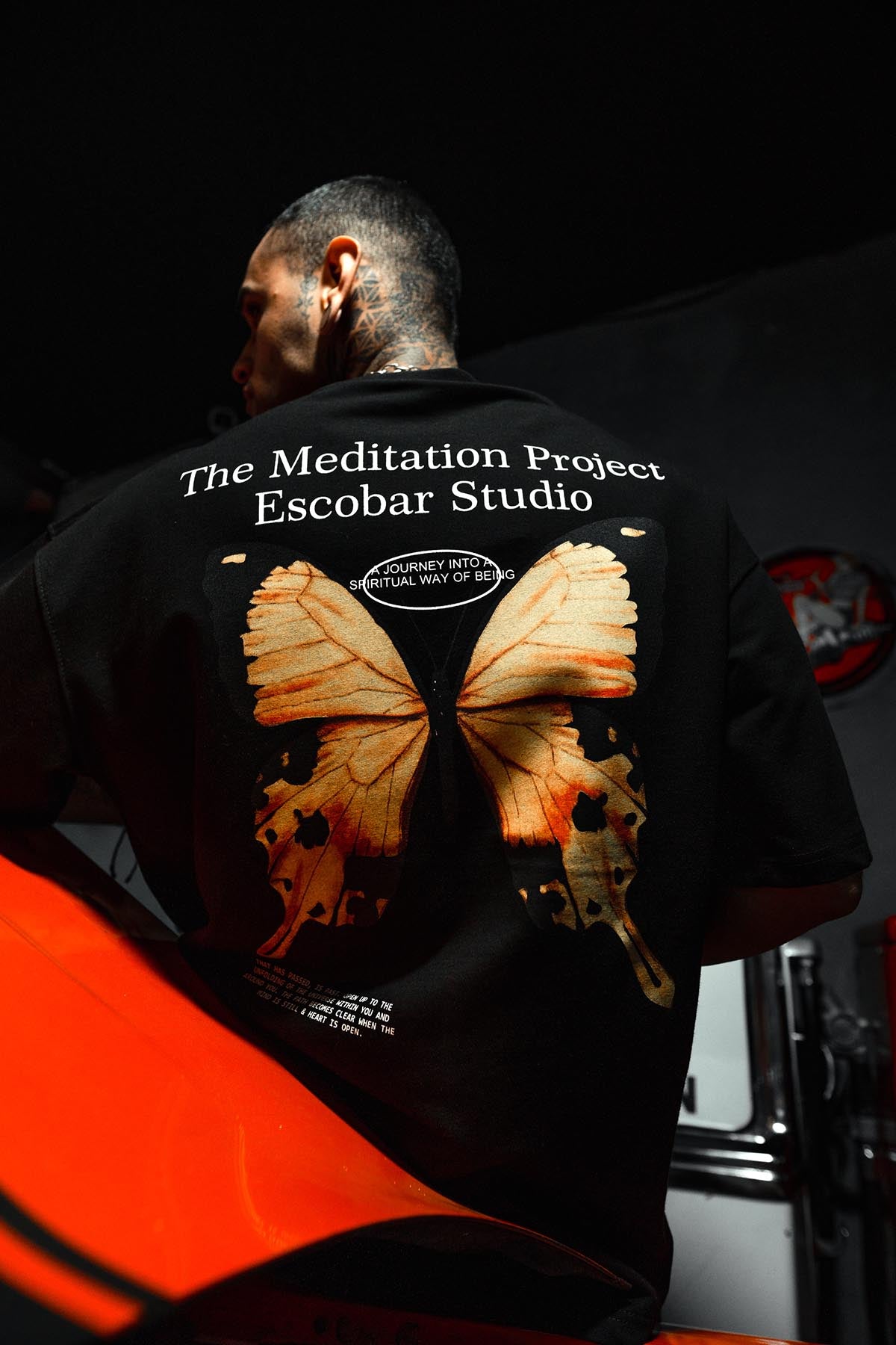 The Mediation Kelebekli Oversize Siyah Tshirt