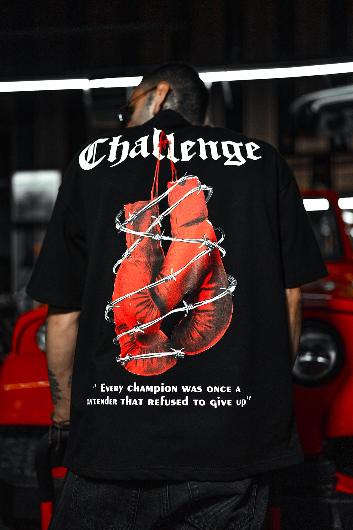 Challenge Box Eldiven Baskılı Oversize Siyah Tshirt