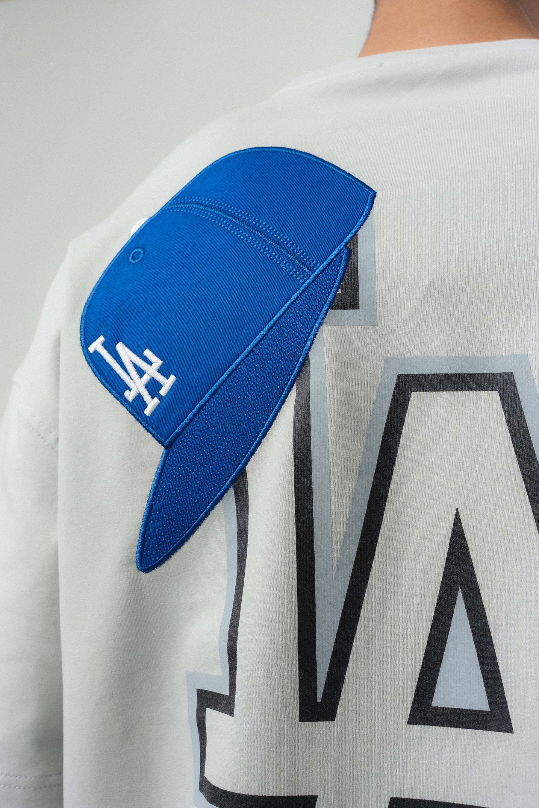 LA Nakış Detaylı Gri Oversize Baskılı T-Shirt