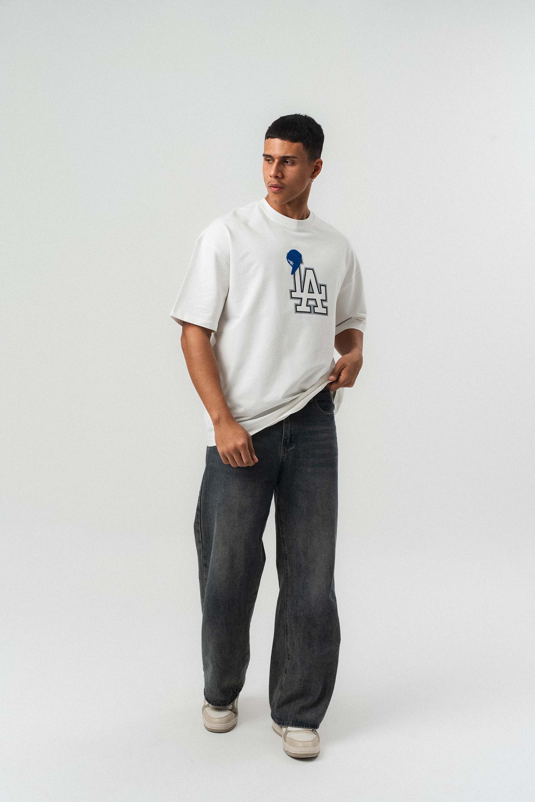 LA Nakış Detaylı Beyaz Oversize Baskılı T-Shirt