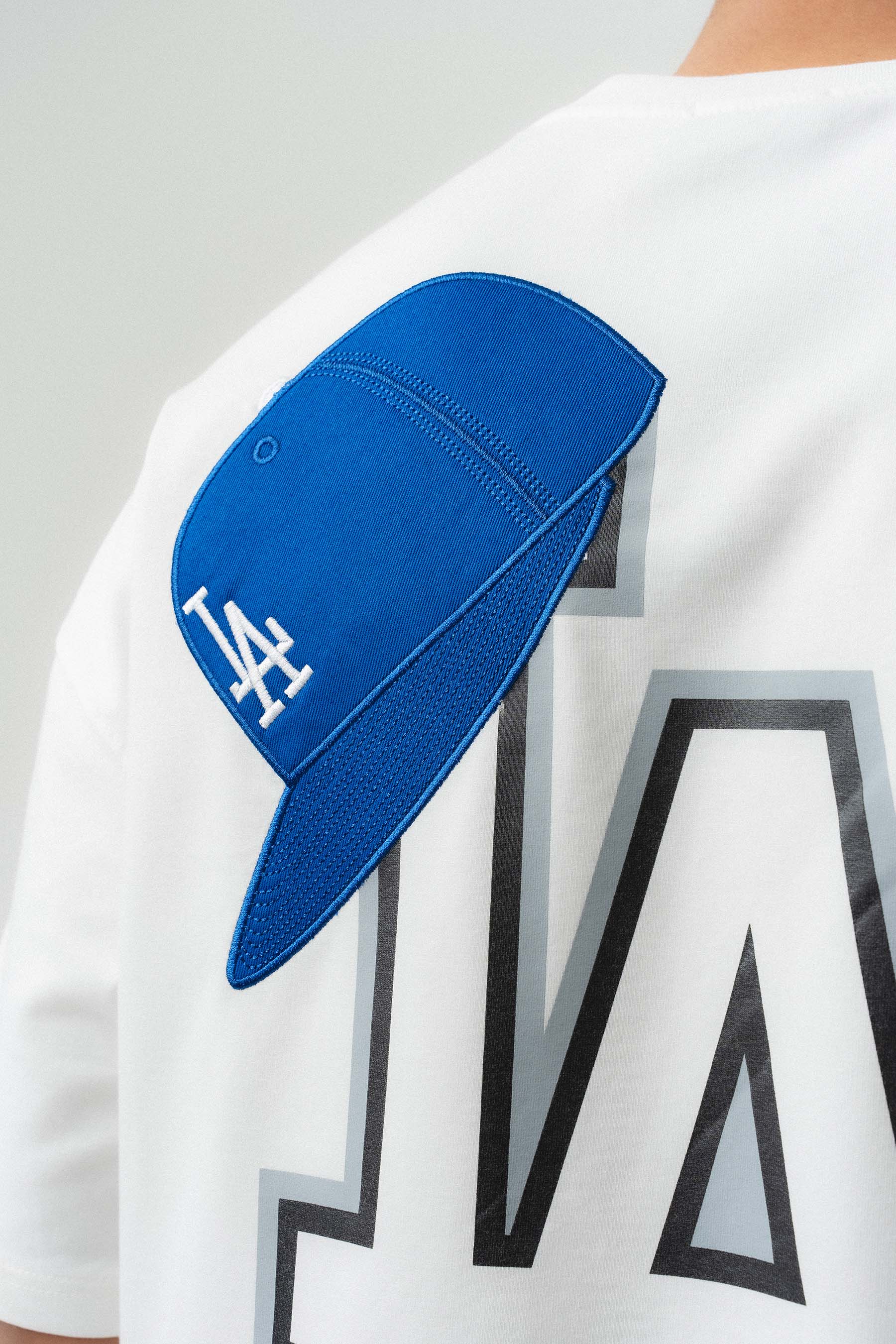 LA Nakış Detaylı Beyaz Oversize Baskılı T-Shirt