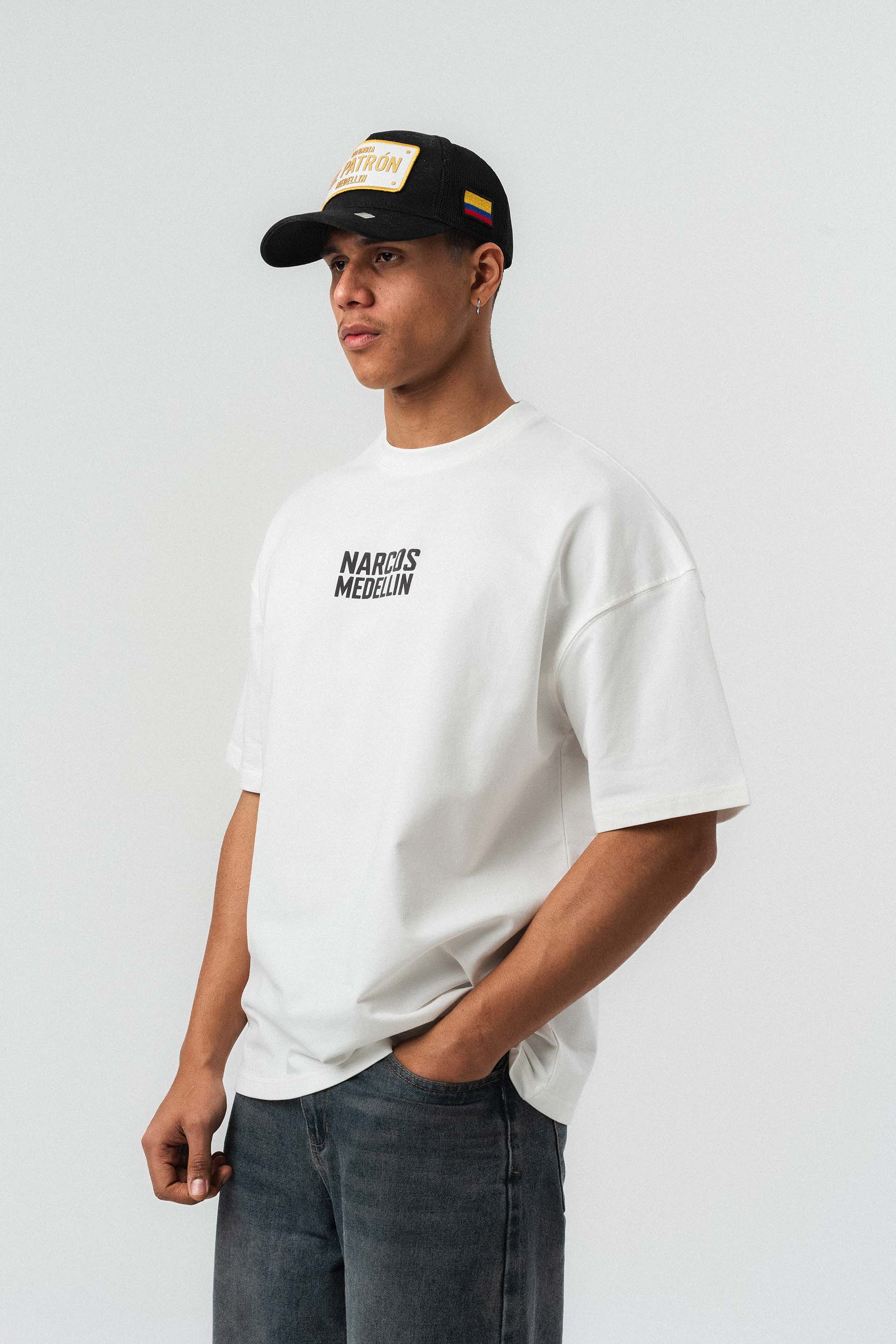 Narcos Medellin Nakış Detaylı Beyaz Oversize Baskılı T-Shirt