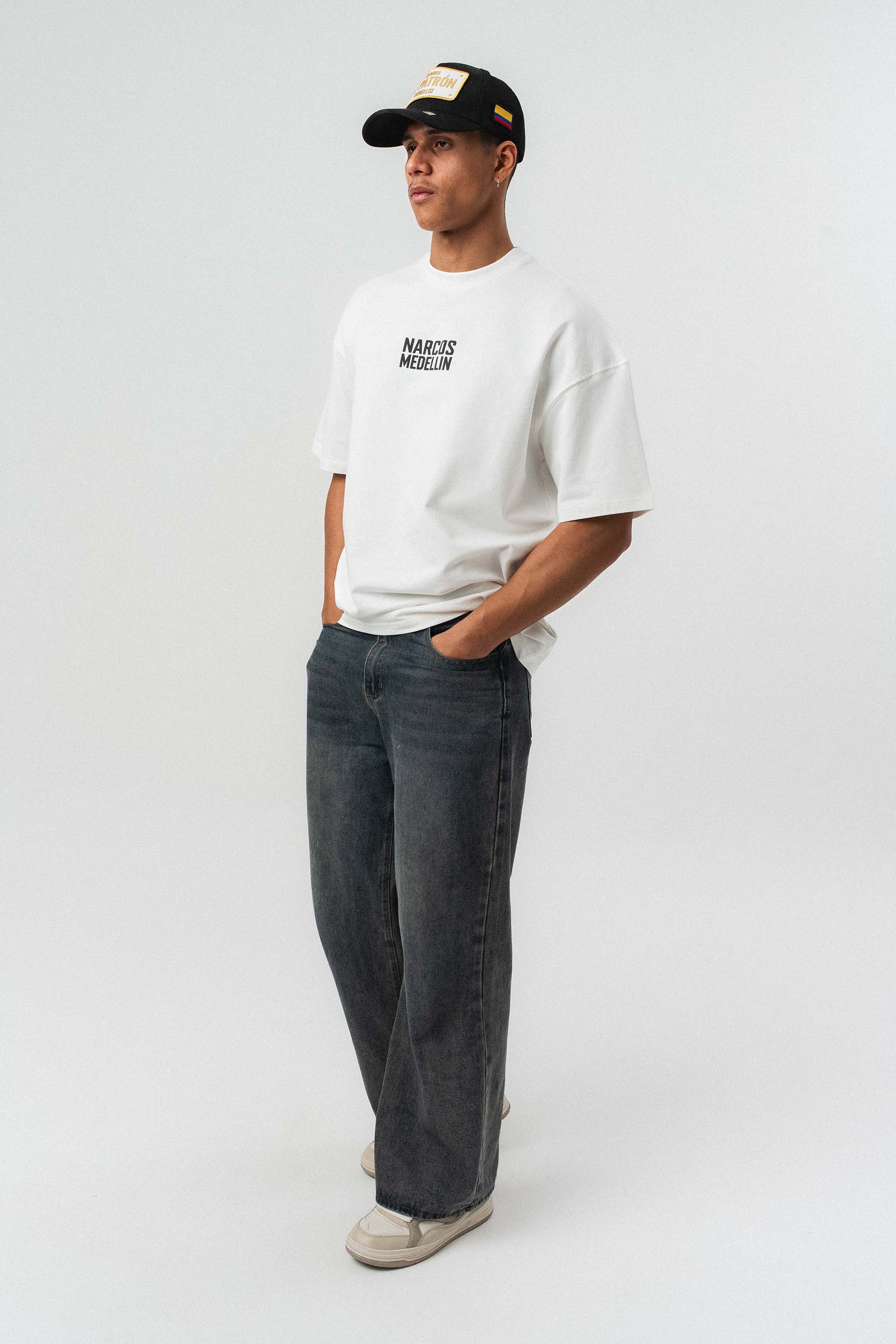 Narcos Medellin Nakış Detaylı Beyaz Oversize Baskılı T-Shirt