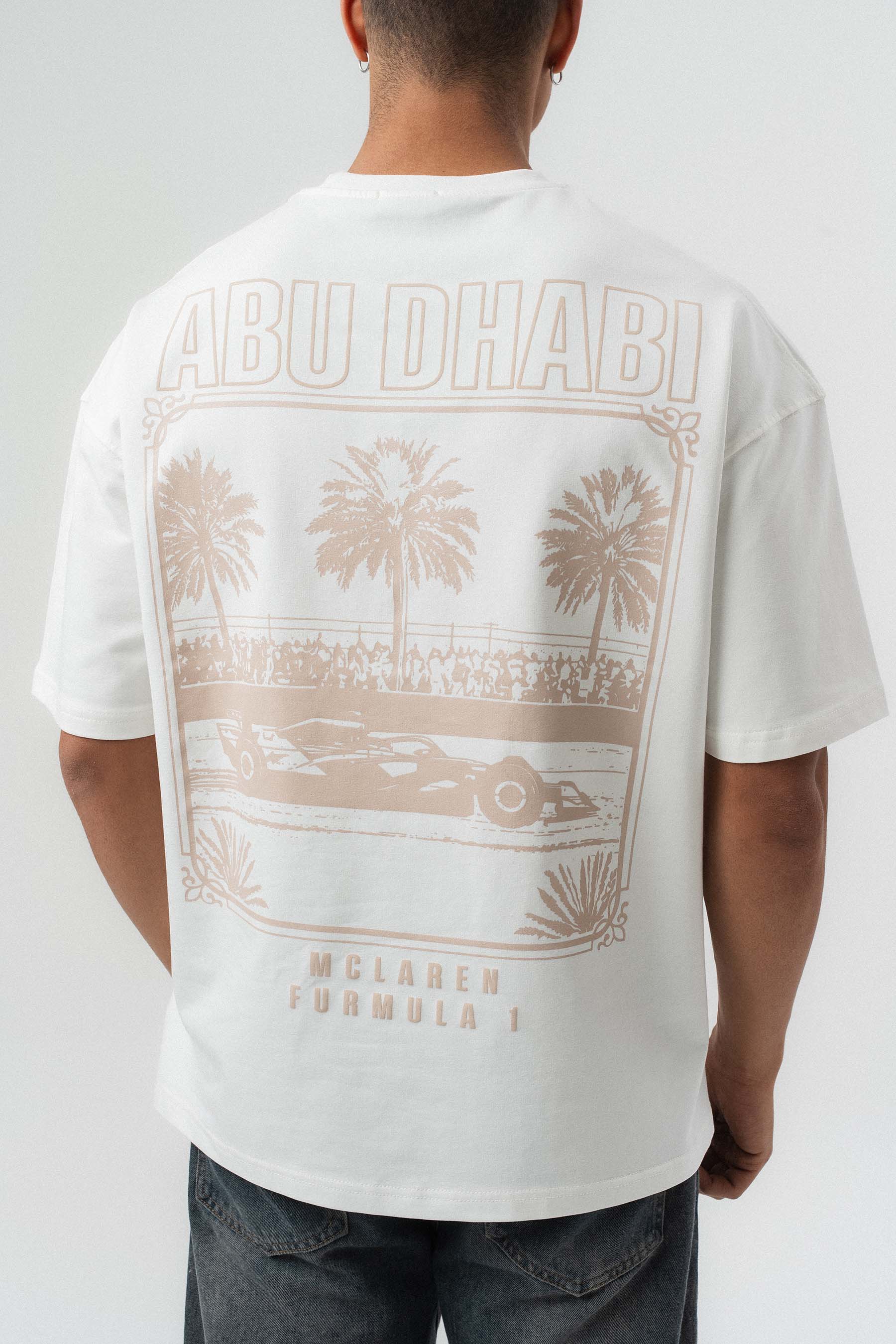 Abu Dabi Gold Kabartma Desenli Beyaz Oversize Baskılı T-Shirt