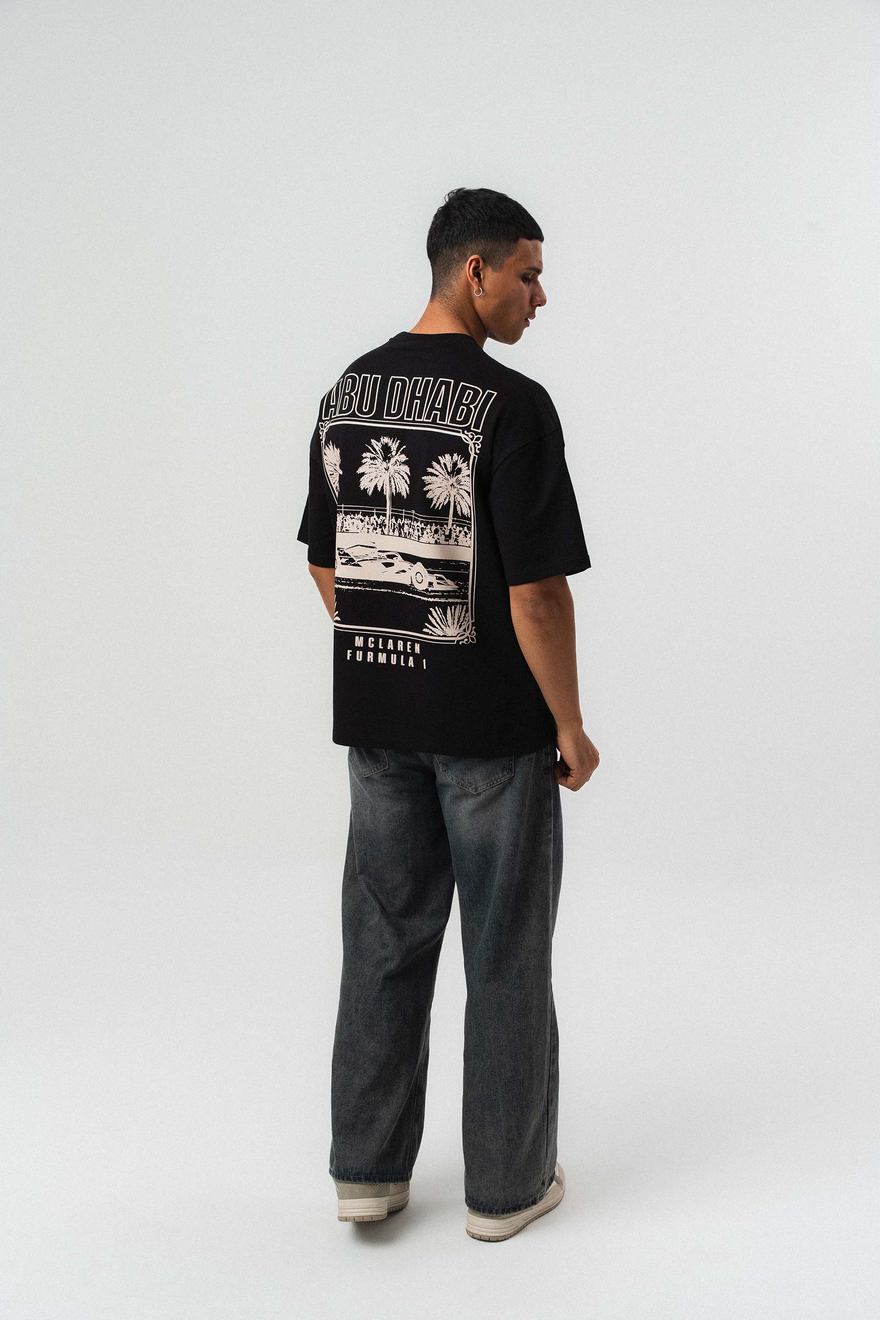 Abu Dabi Gold Kabartma Desenli Siyah Oversize Baskılı T-Shirt