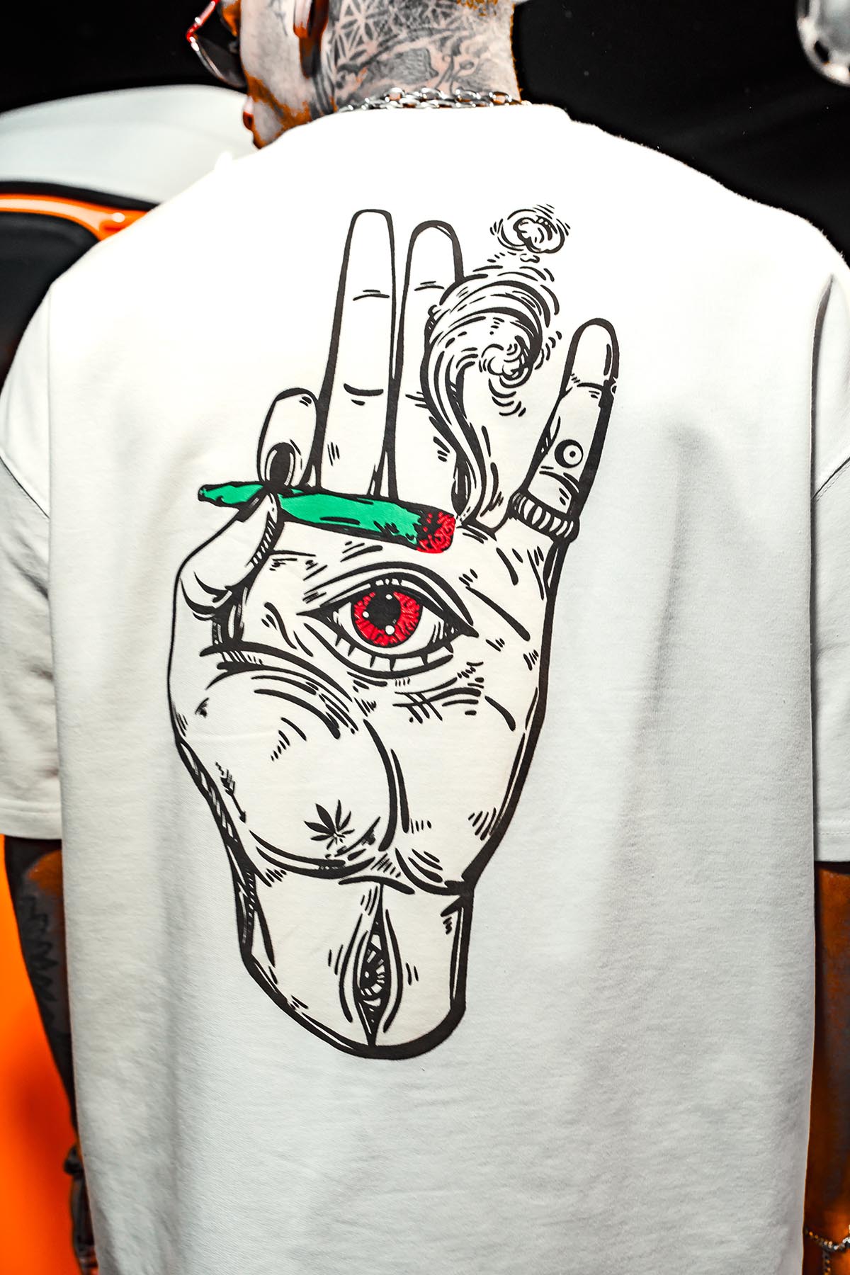 All Eyes On Me Sigara Baskılı Oversize Beyaz T-Shirt