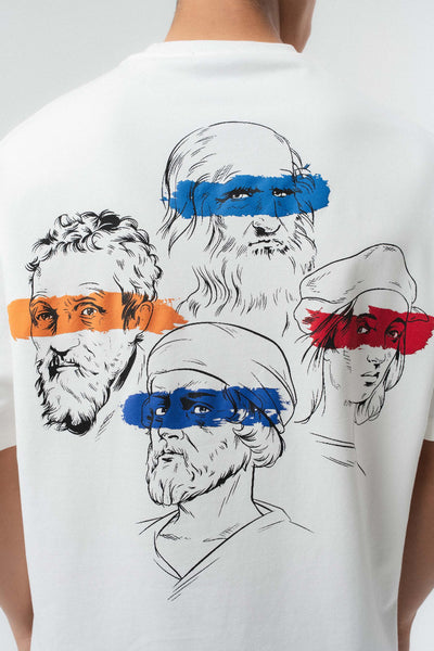 Art Figürlü Kabartmalı Beyaz Oversize Baskılı T-Shirt