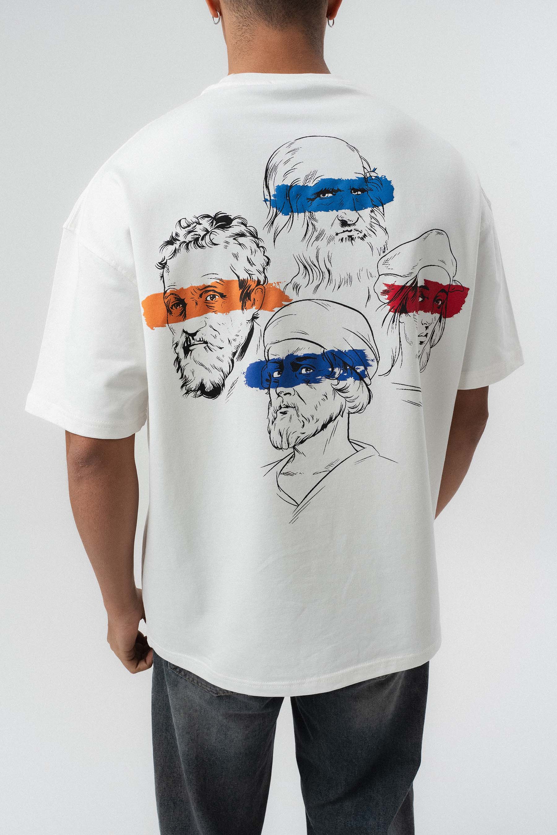 Art Figürlü Kabartmalı Beyaz Oversize Baskılı T-Shirt