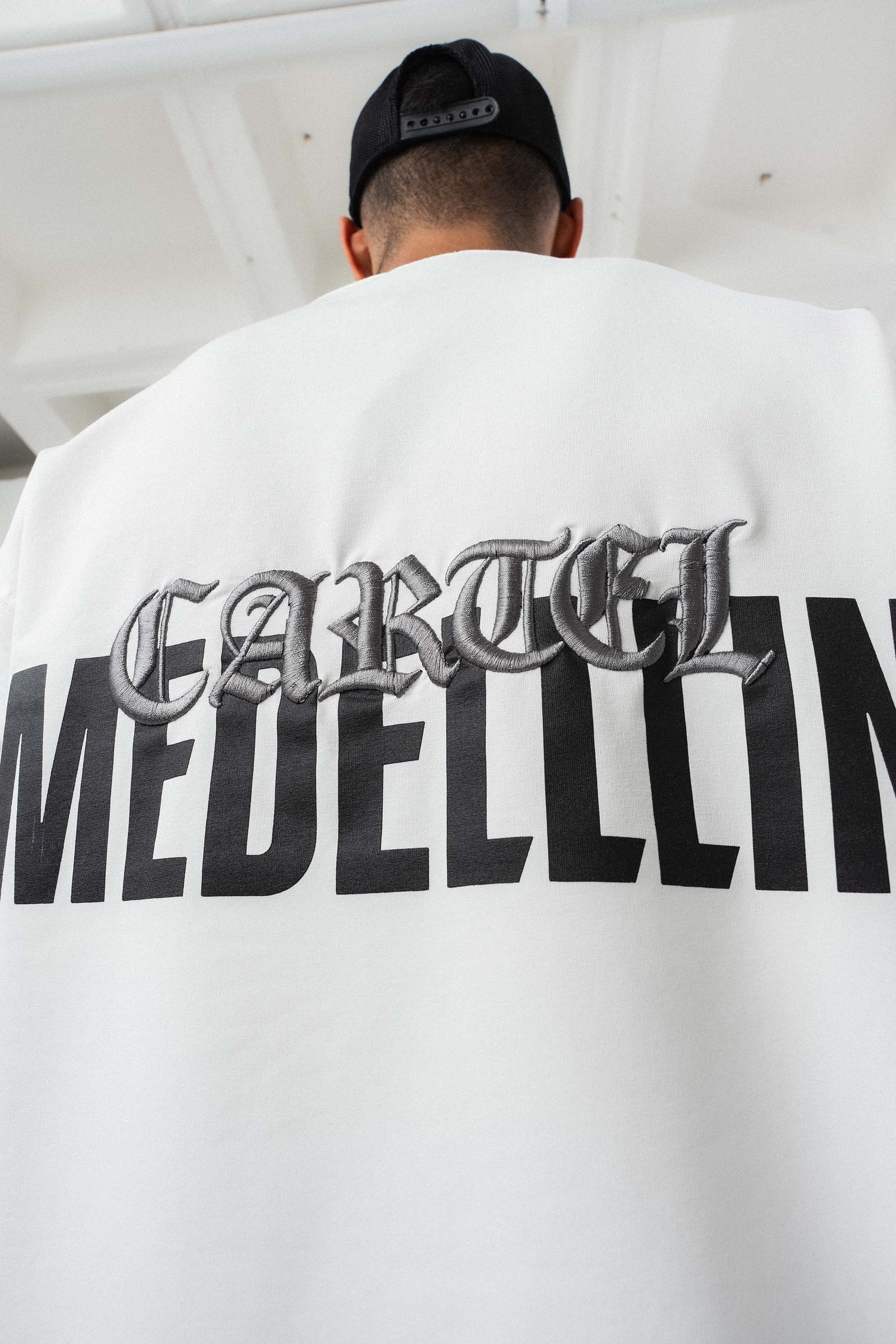 Cartel Medellin Nakış Detaylı Beyaz Oversize Baskılı T-Shirt
