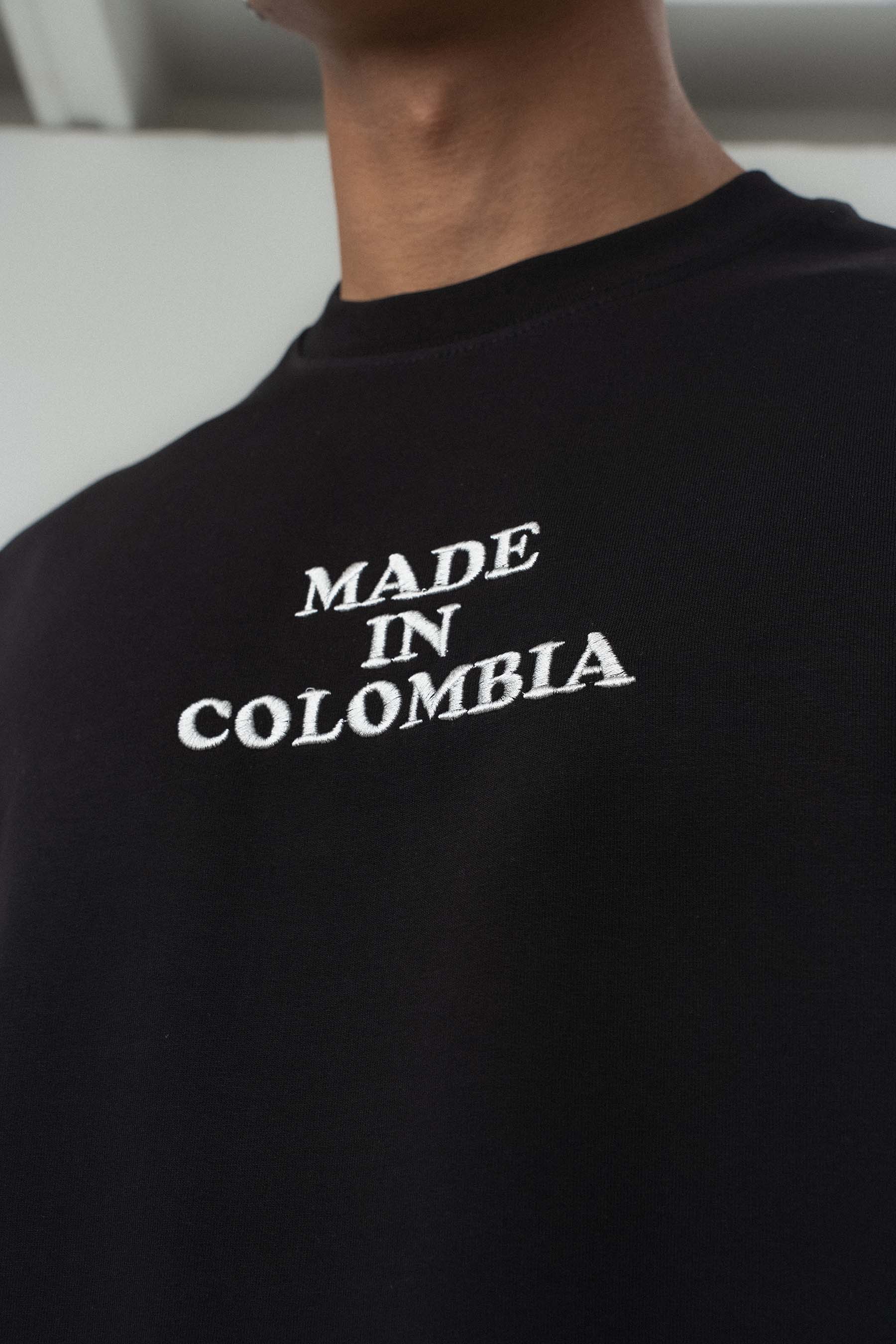 Colombia Nakış Detaylı Siyah Oversize Baskılı T-Shirt
