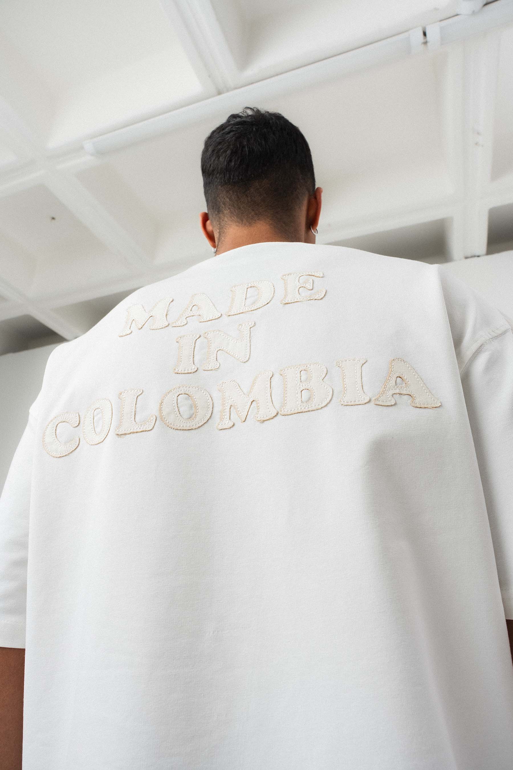 Colombia Nakış Detaylı Beyaz Oversize Baskılı T-Shirt