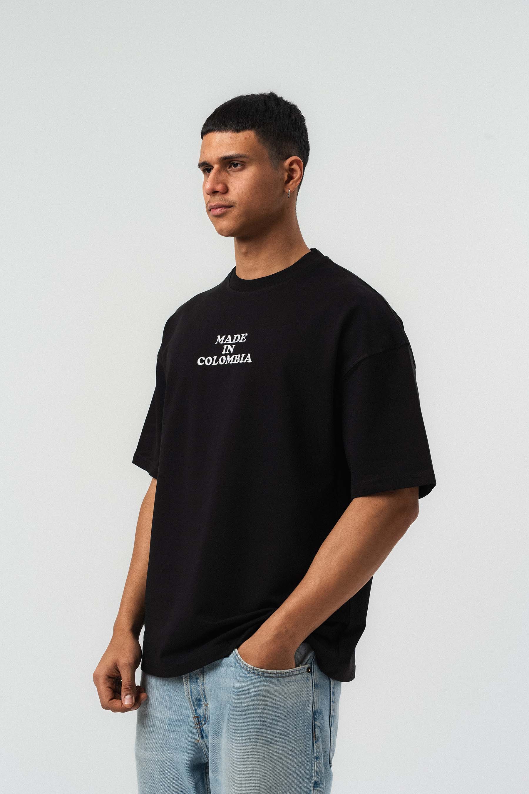 Colombia Nakış Detaylı Siyah Oversize Baskılı T-Shirt