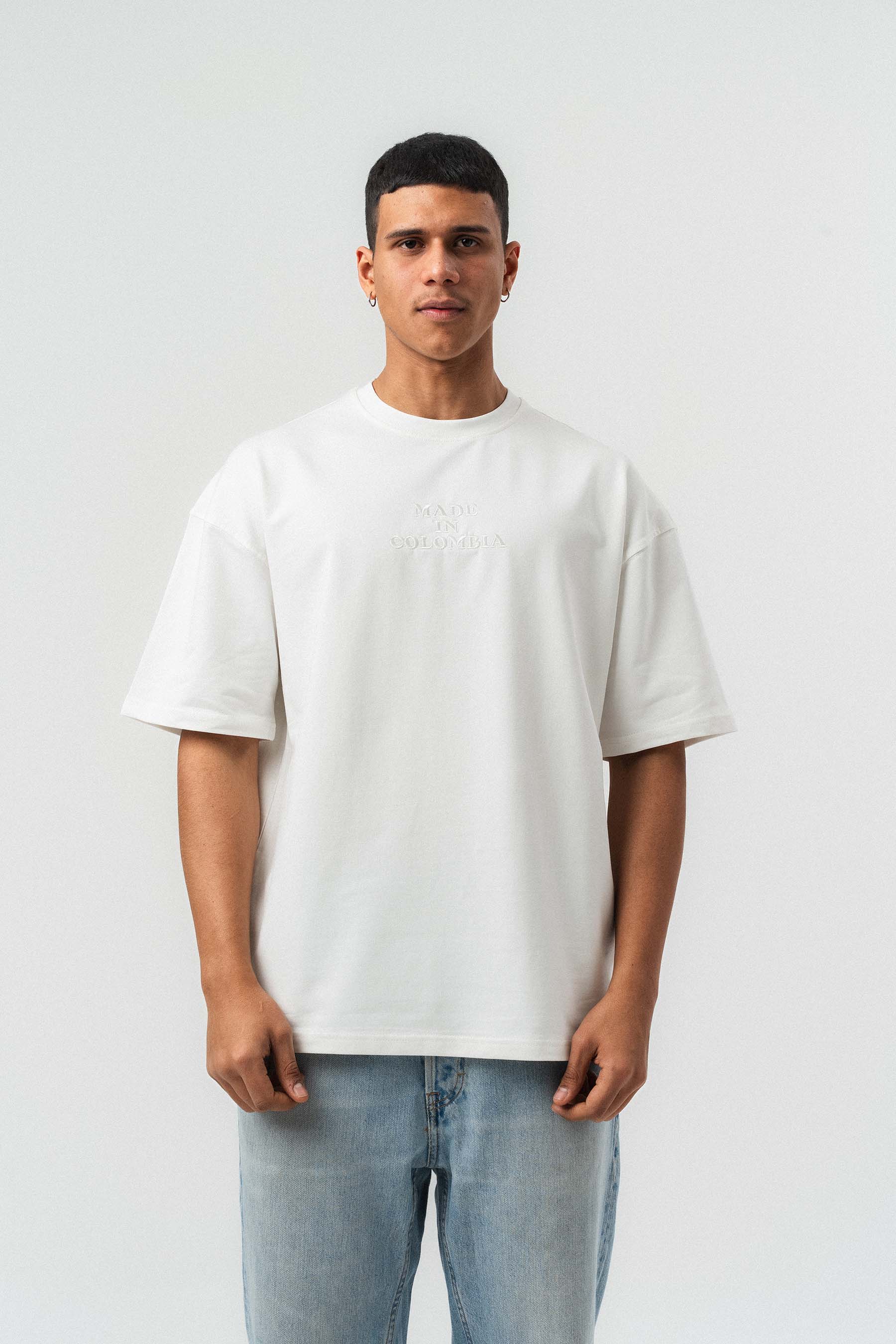 Colombia Nakış Detaylı Beyaz Oversize Baskılı T-Shirt