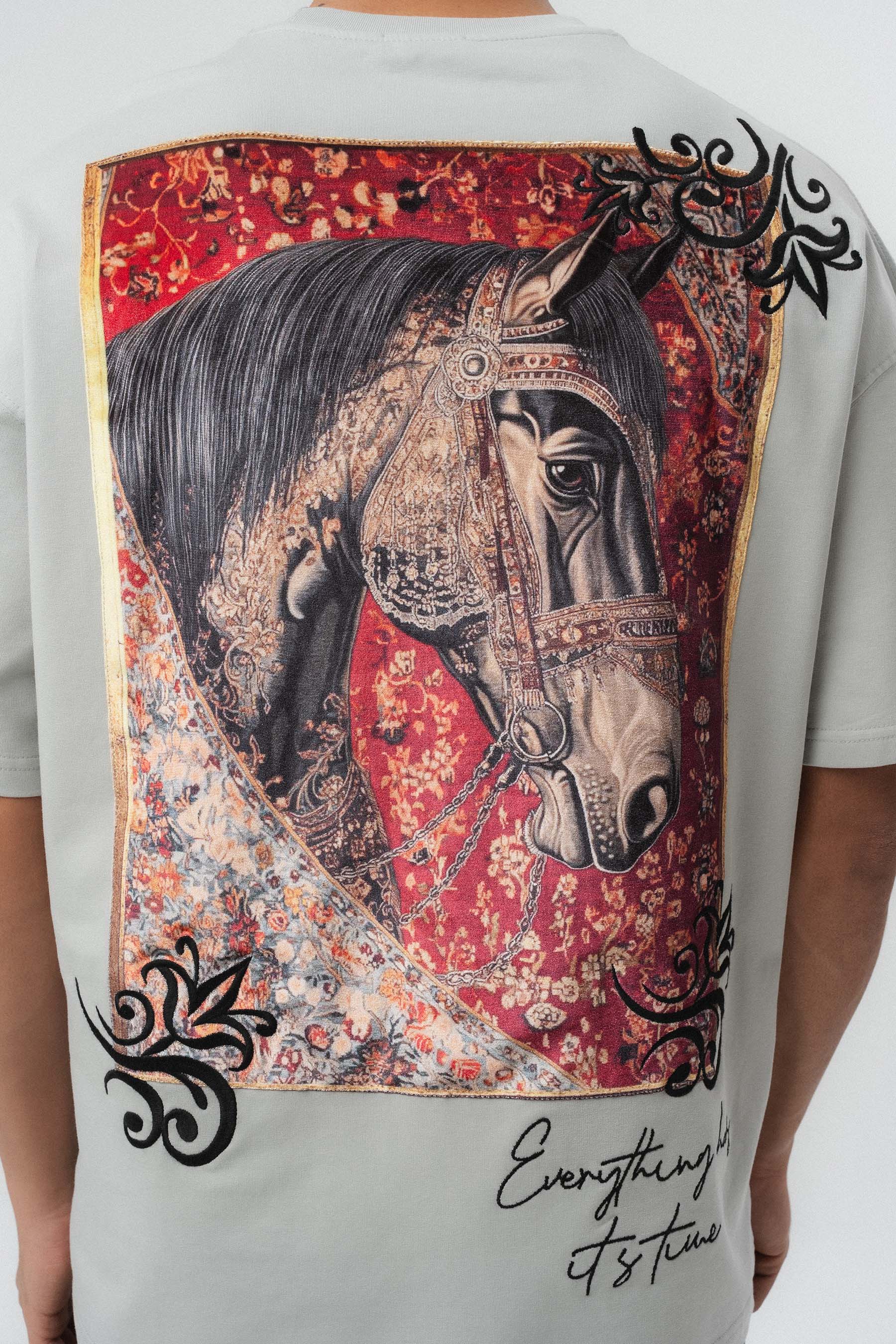 Everything Has Its Time Arkası Desenli Gri Oversize Baskılı T-Shirt