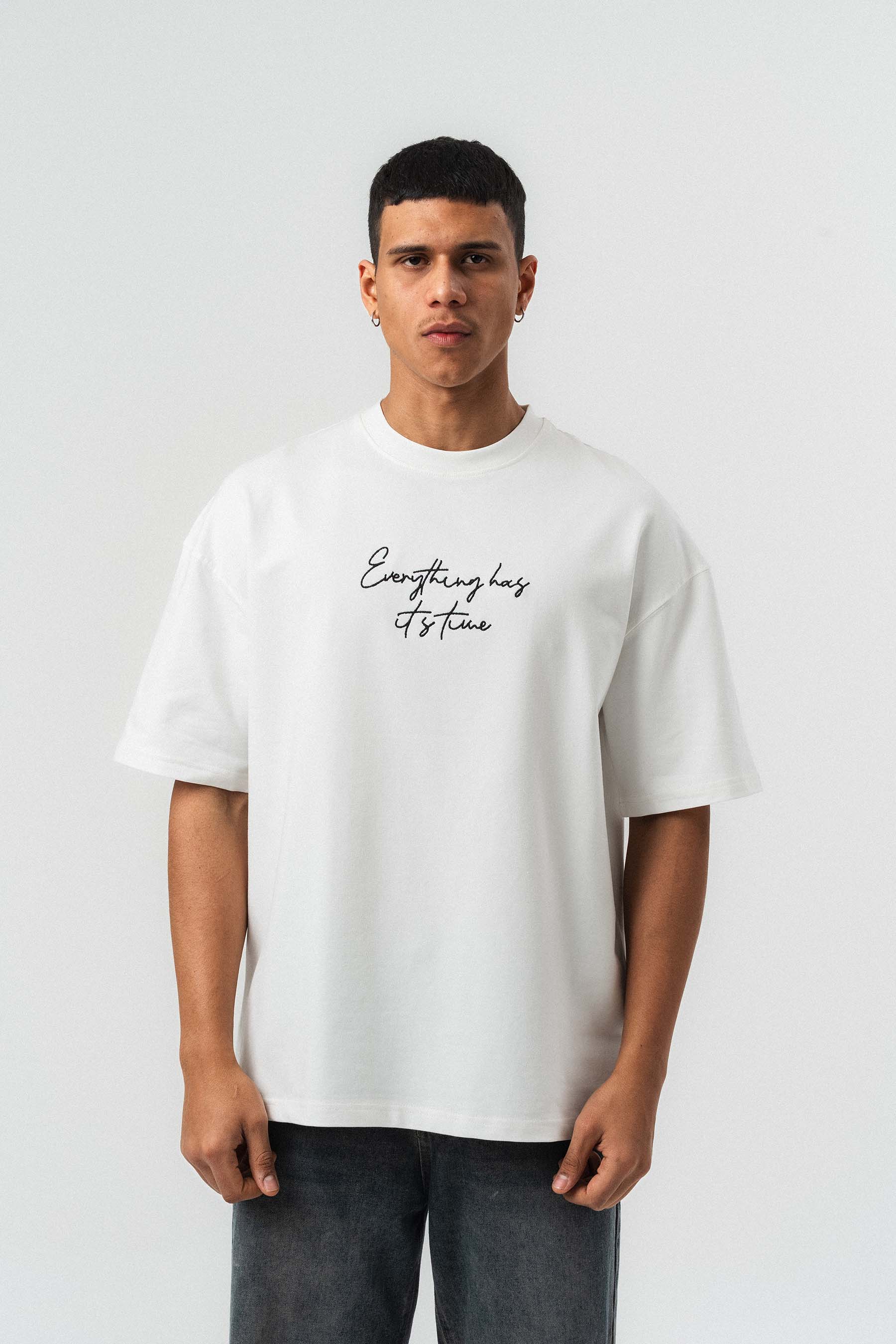 Everything Has Its Time Arkası Desenli Beyaz Oversize Baskılı T-Shirt