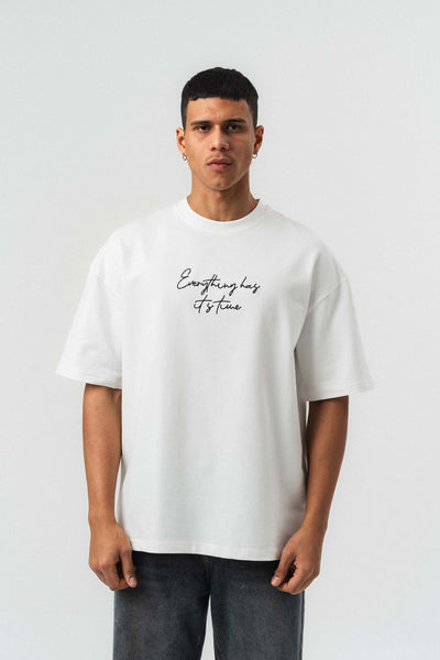 Everything Has Its Time Arkası Desenli Beyaz Oversize Baskılı T-Shirt