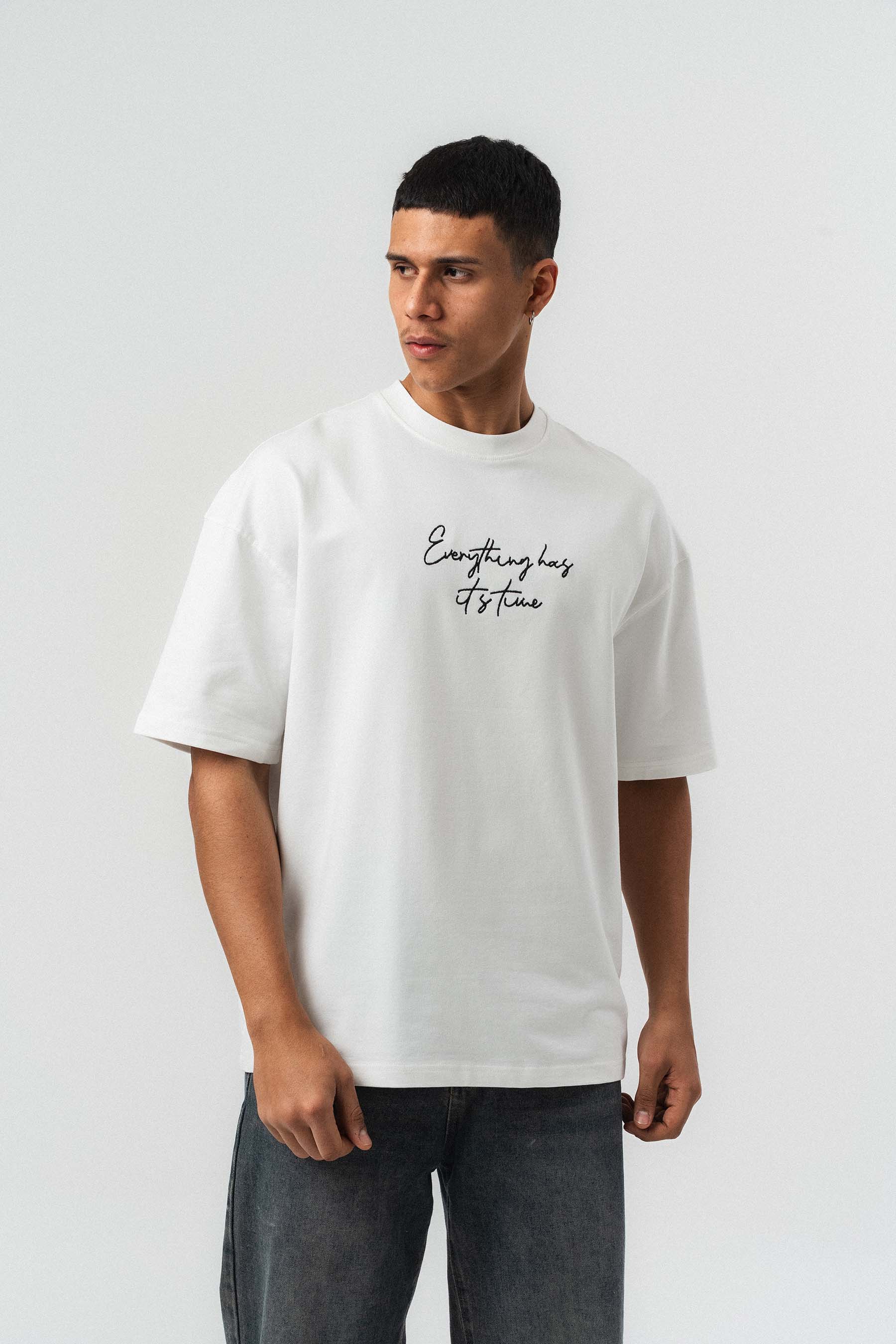 Everything Has Its Time Arkası Desenli Beyaz Oversize Baskılı T-Shirt