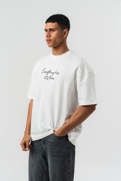 Everything Has Its Time Arkası Desenli Beyaz Oversize Baskılı T-Shirt