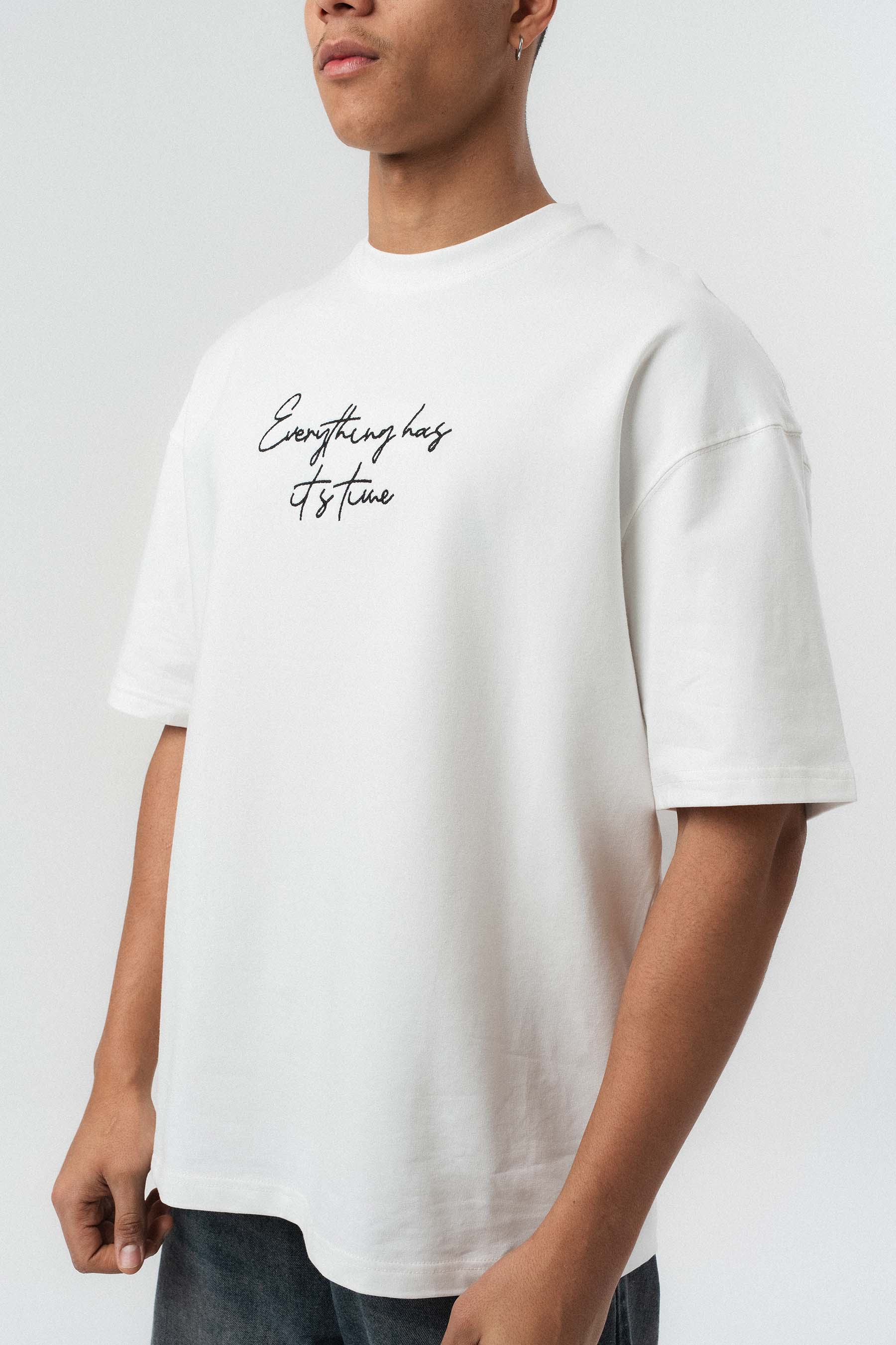 Everything Has Its Time Arkası Desenli Beyaz Oversize Baskılı T-Shirt