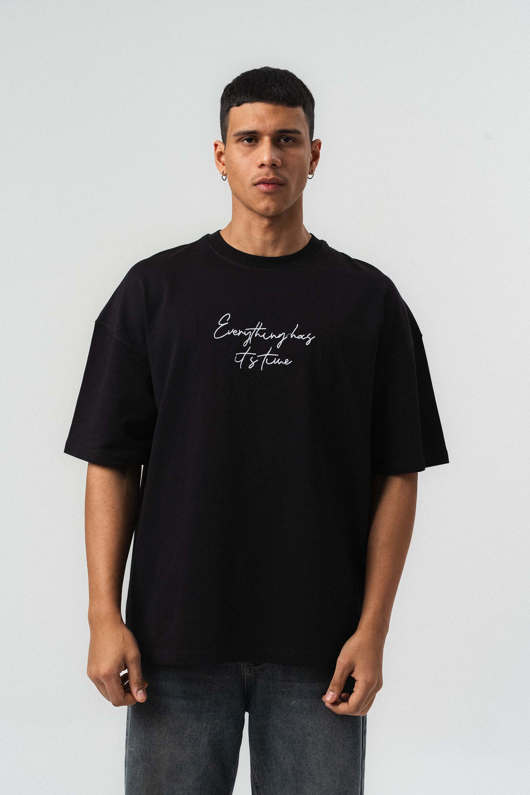 Everything Has Its Time Arkası Desenli Siyah Oversize Baskılı T-Shirt